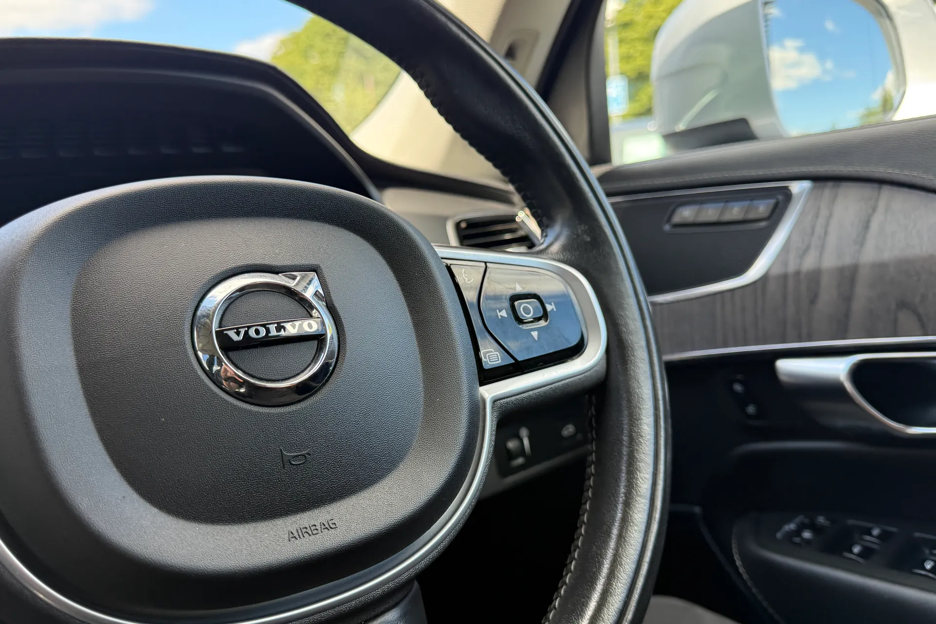 Volvo XC90 thumbnail image number 40