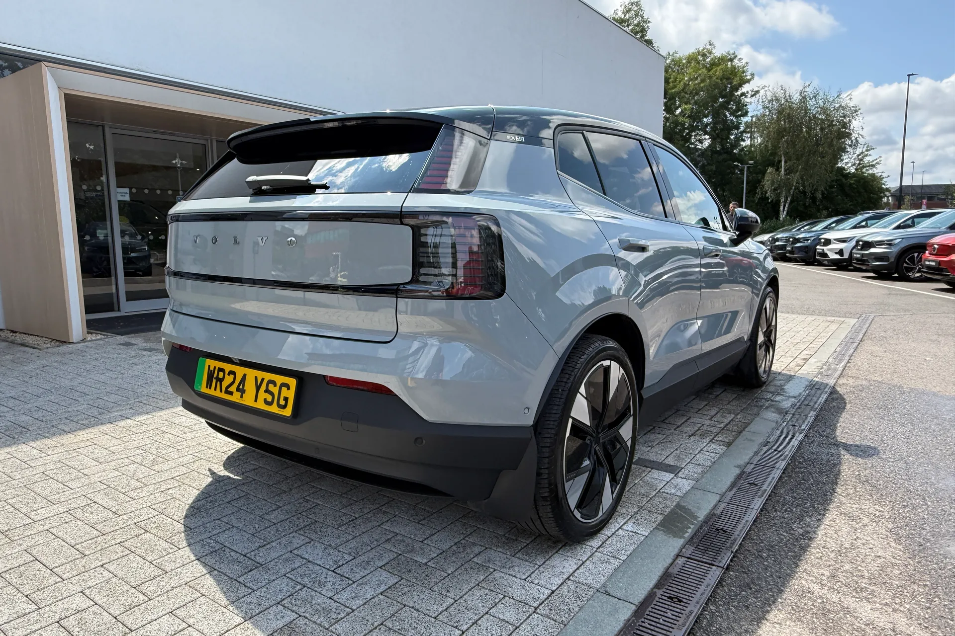 Volvo EX30 thumbnail image number 9