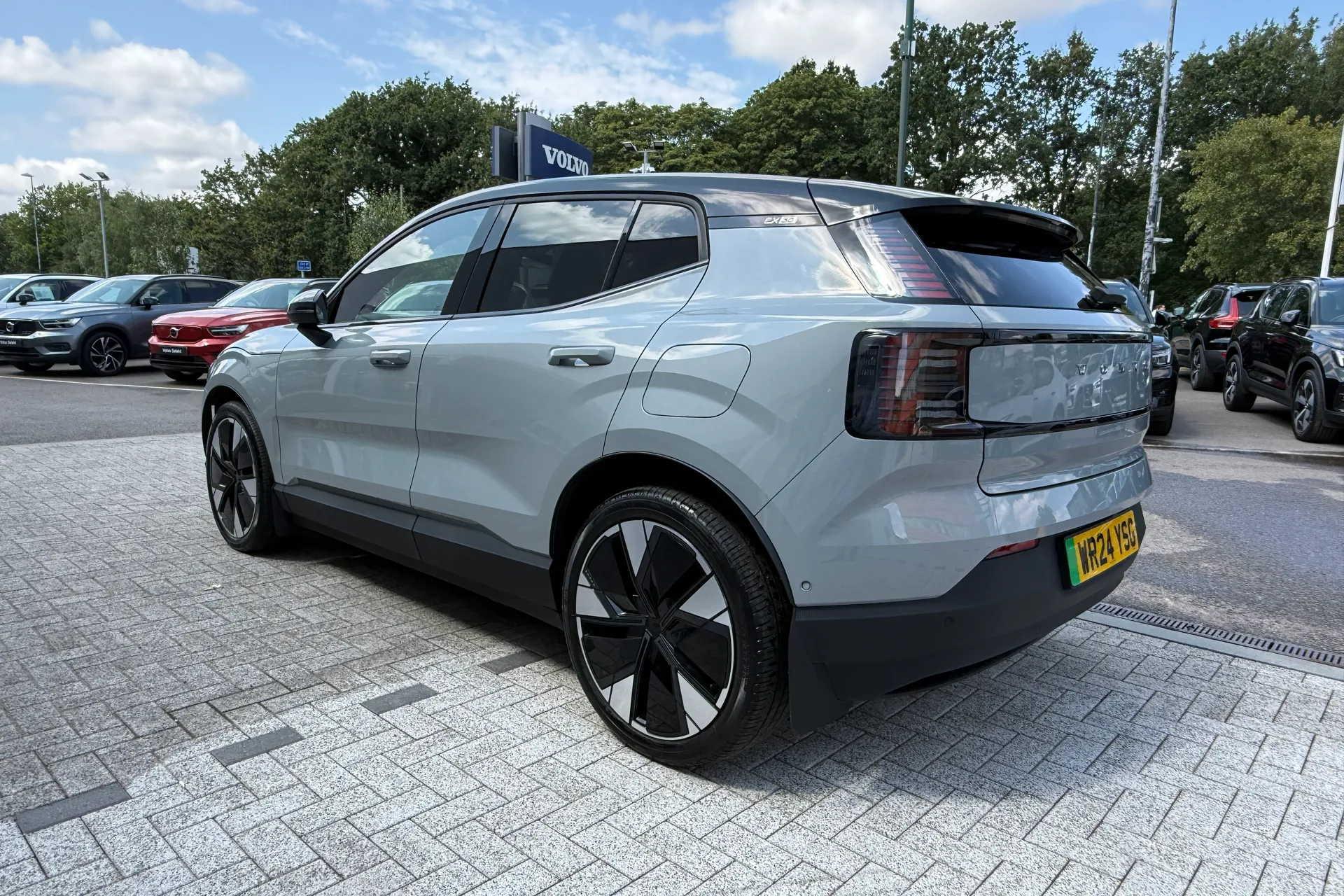 Volvo EX30 thumbnail image number 11