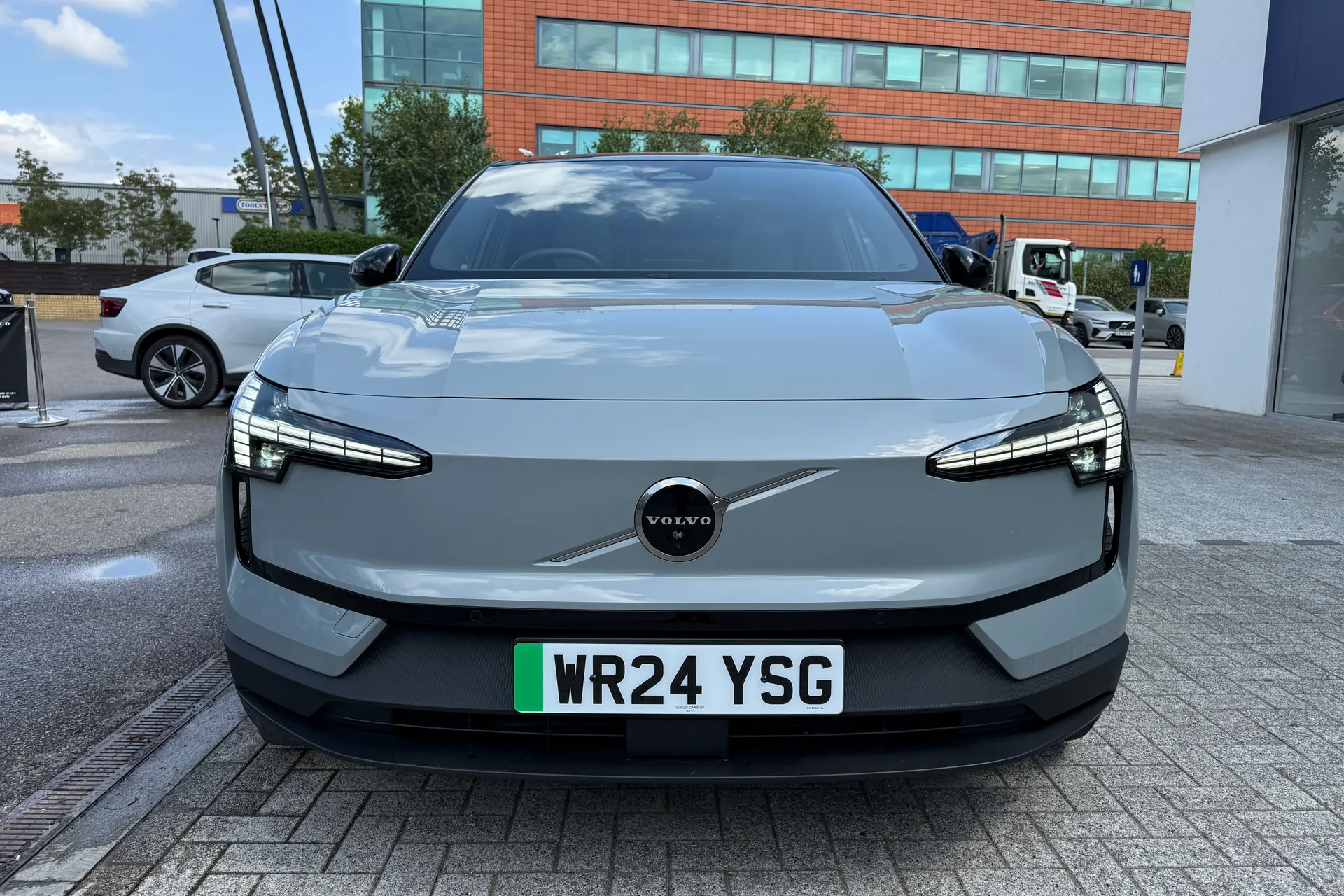 Volvo EX30 thumbnail image number 14