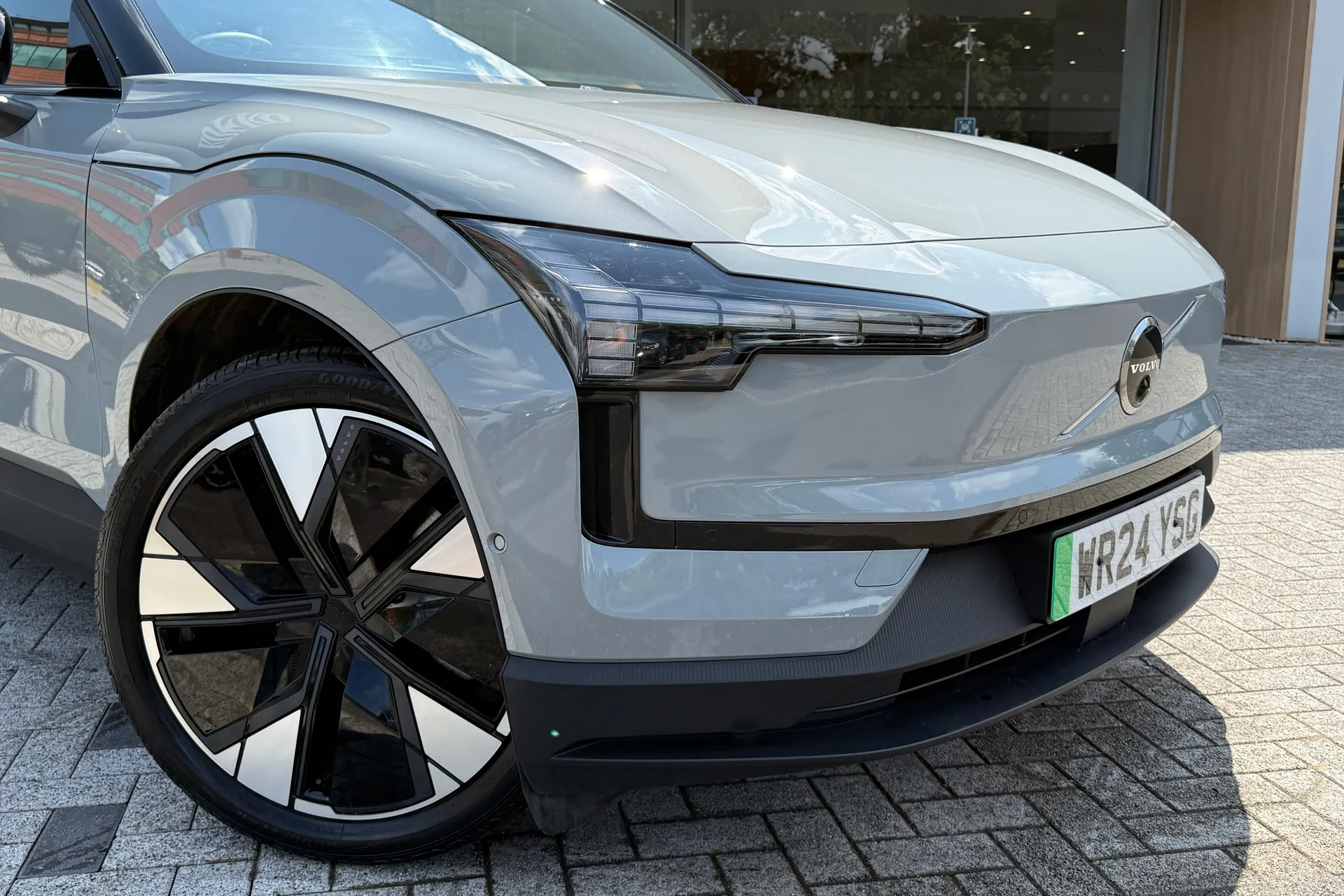 Volvo EX30 thumbnail image number 8