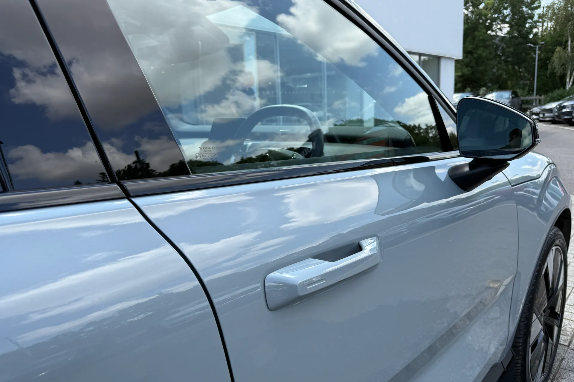 Volvo EX30 thumbnail image number 16