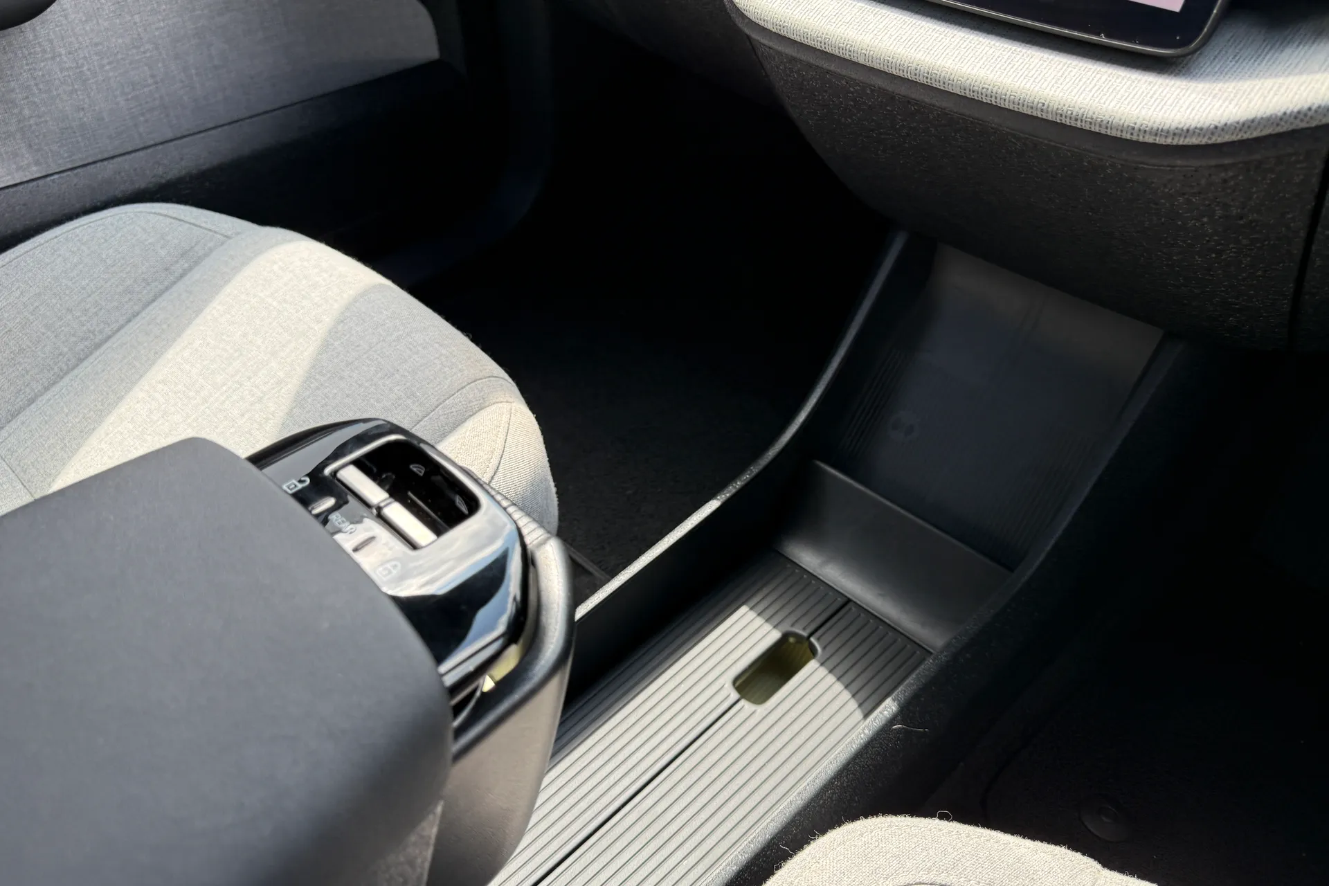 Volvo EX30 thumbnail image number 38