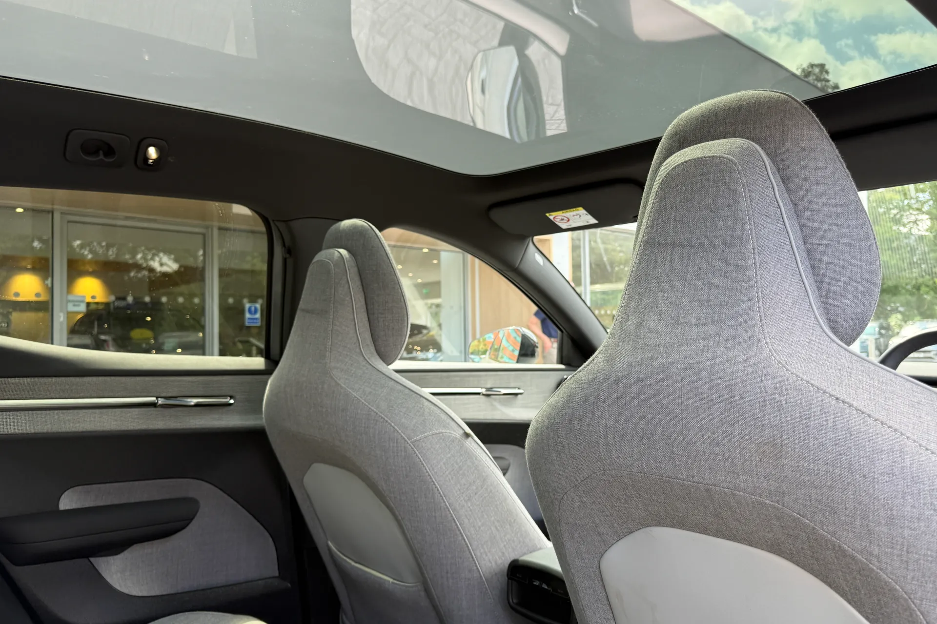 Volvo EX30 thumbnail image number 23