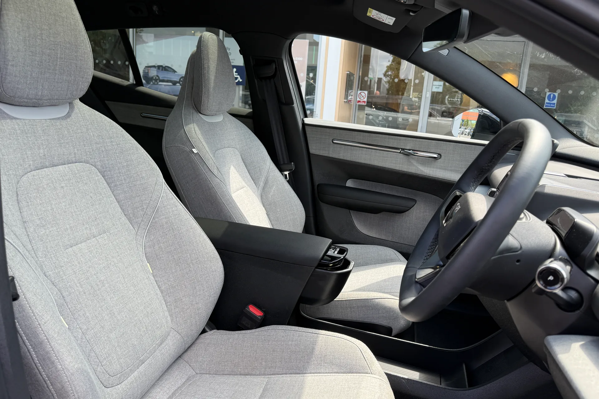 Volvo EX30 thumbnail image number 25