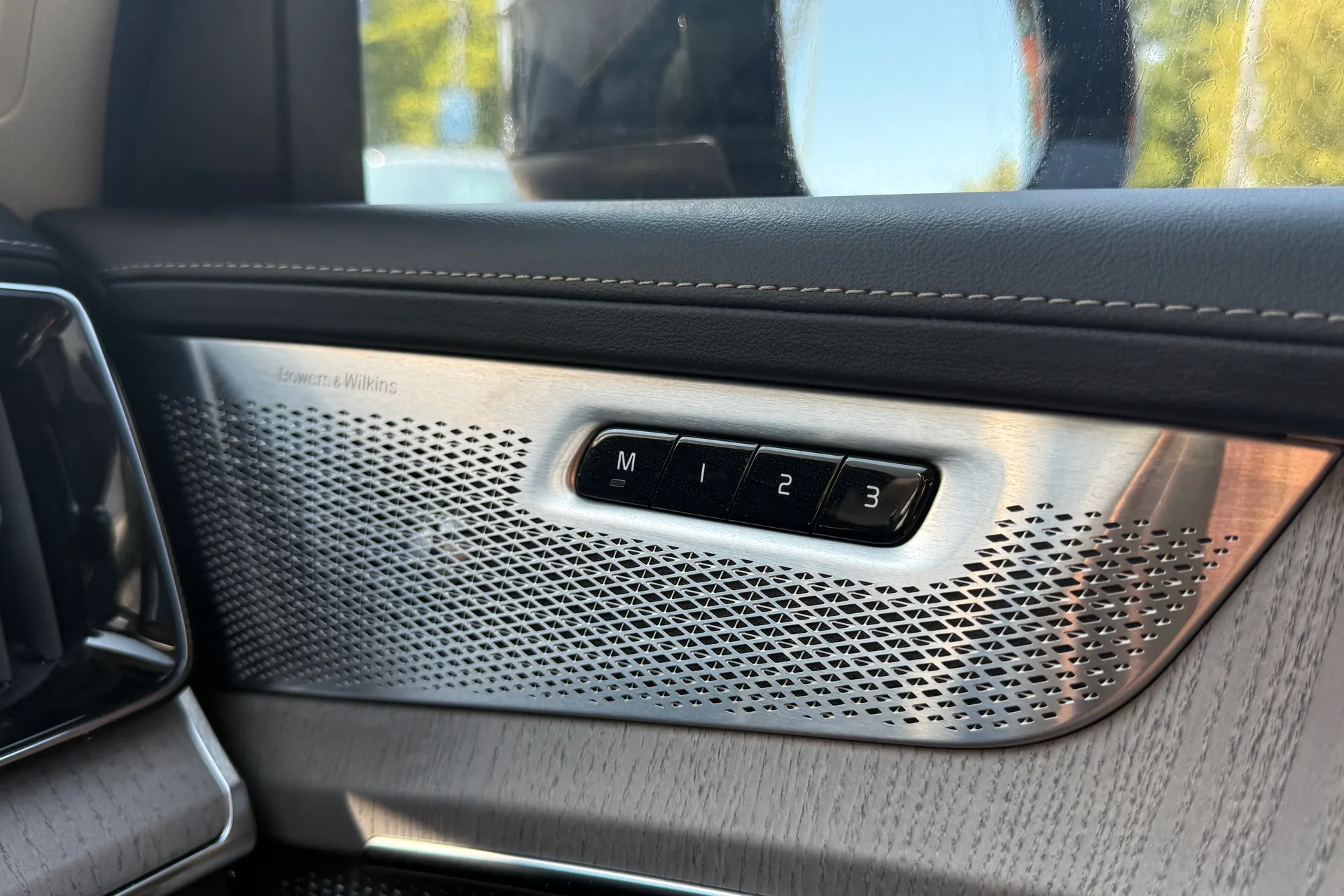 Volvo XC90 thumbnail image number 46