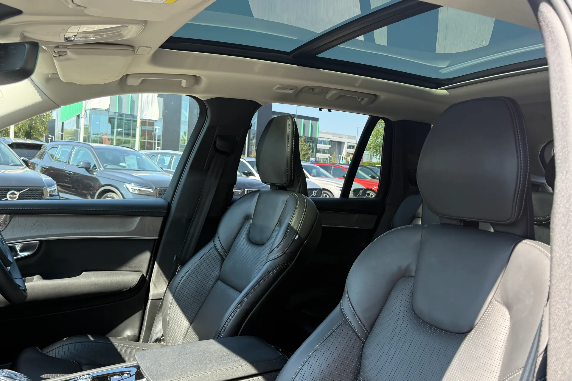 Volvo XC90 thumbnail image number 31