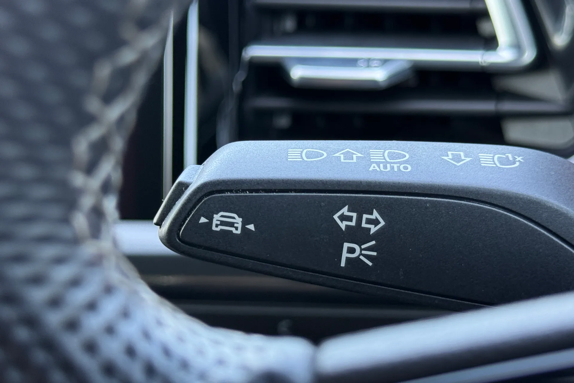 Audi Q4 thumbnail image number 19