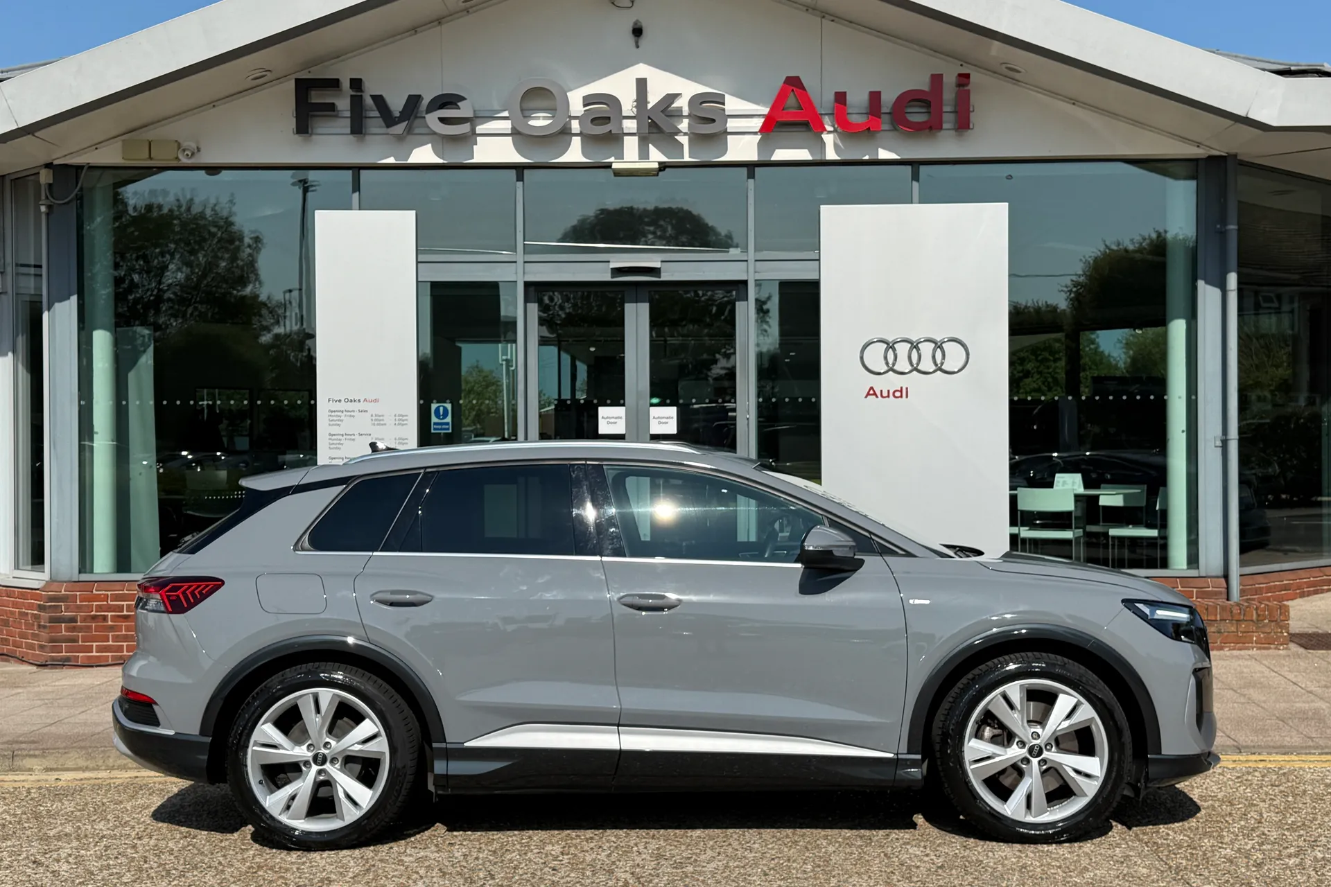 Audi Q4 thumbnail image number 2