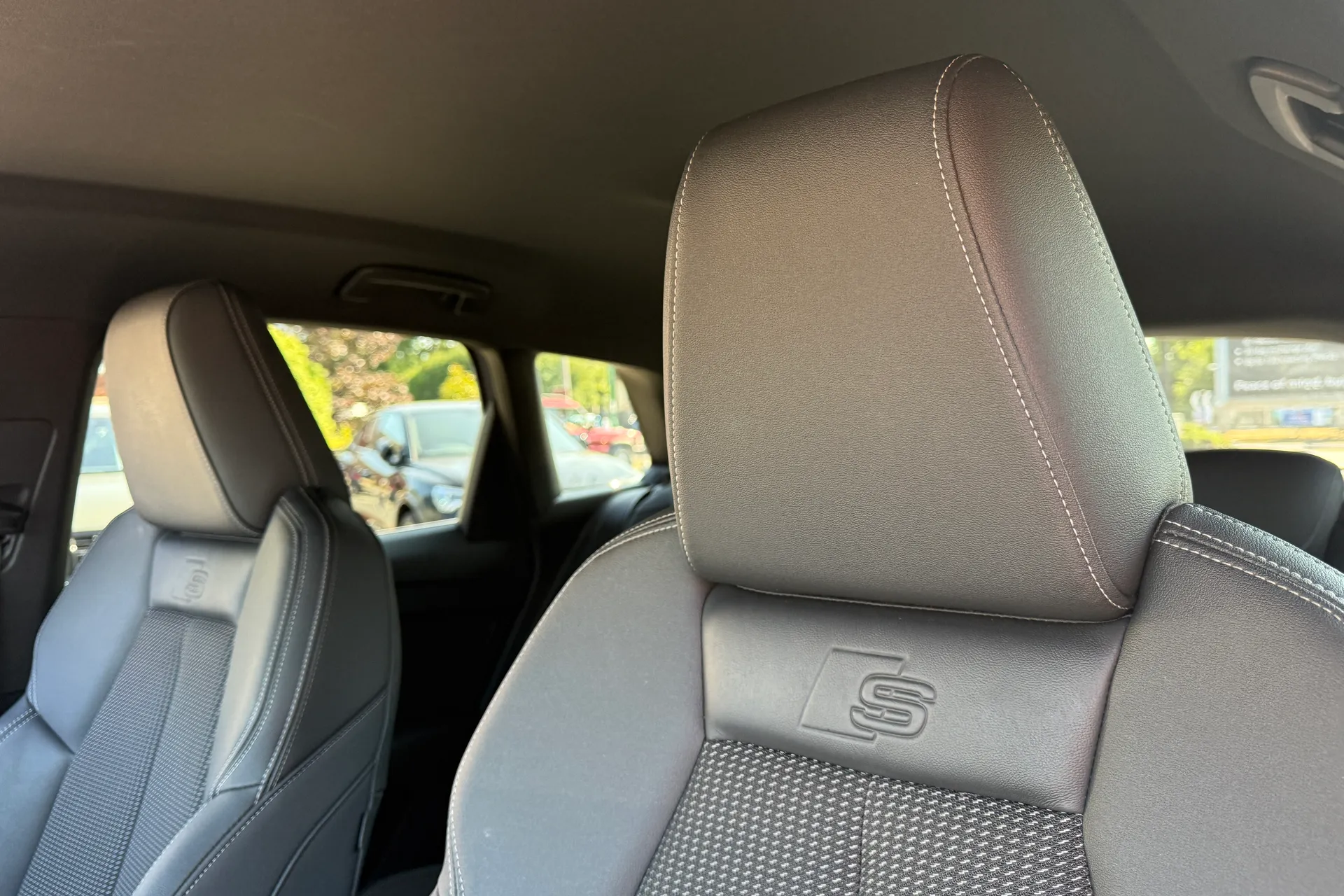 Audi Q4 thumbnail image number 32
