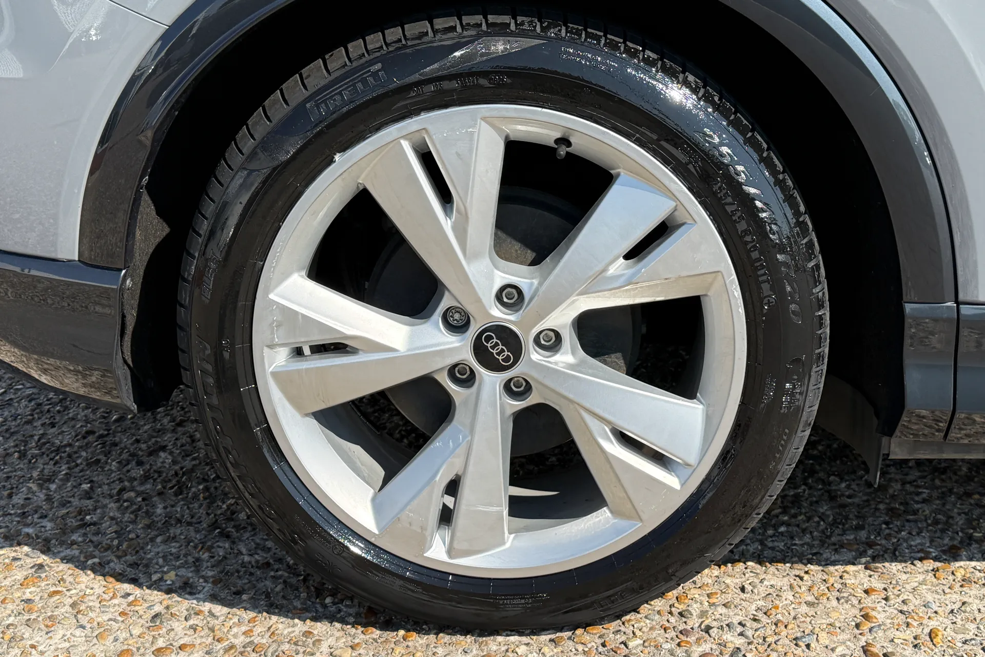Audi Q4 thumbnail image number 7