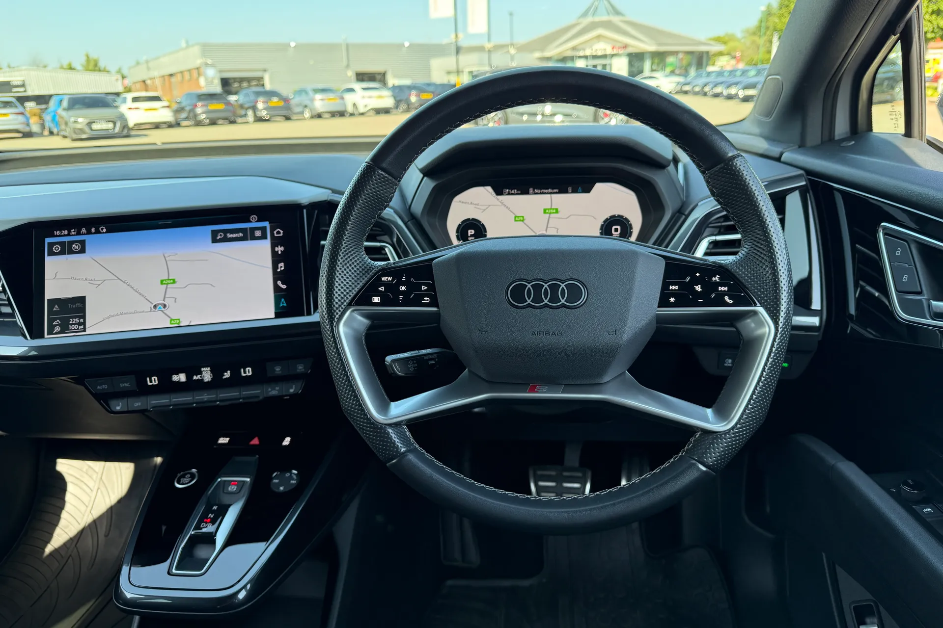 Audi Q4 thumbnail image number 6