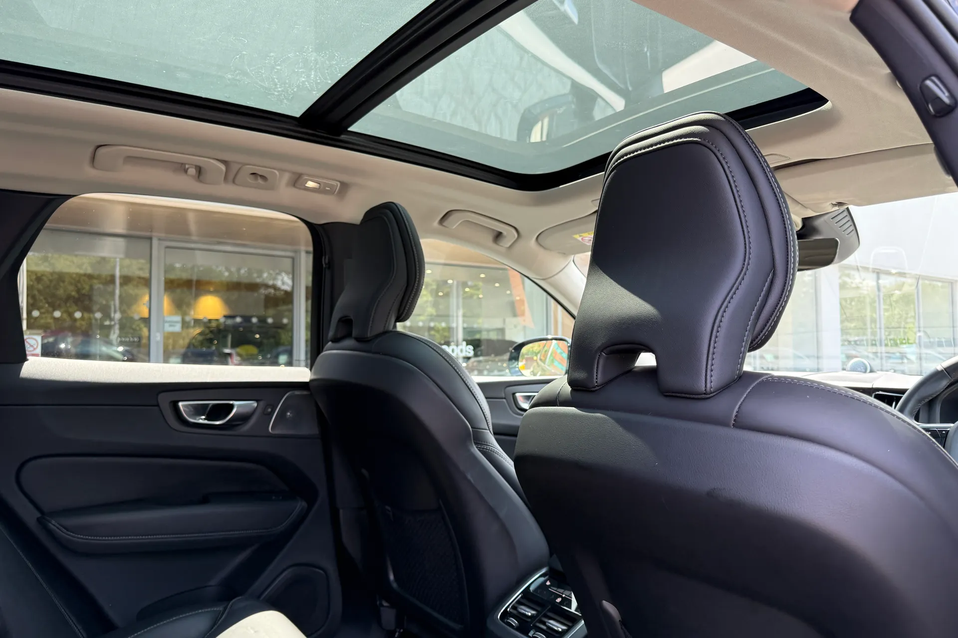 Volvo XC60 thumbnail image number 25