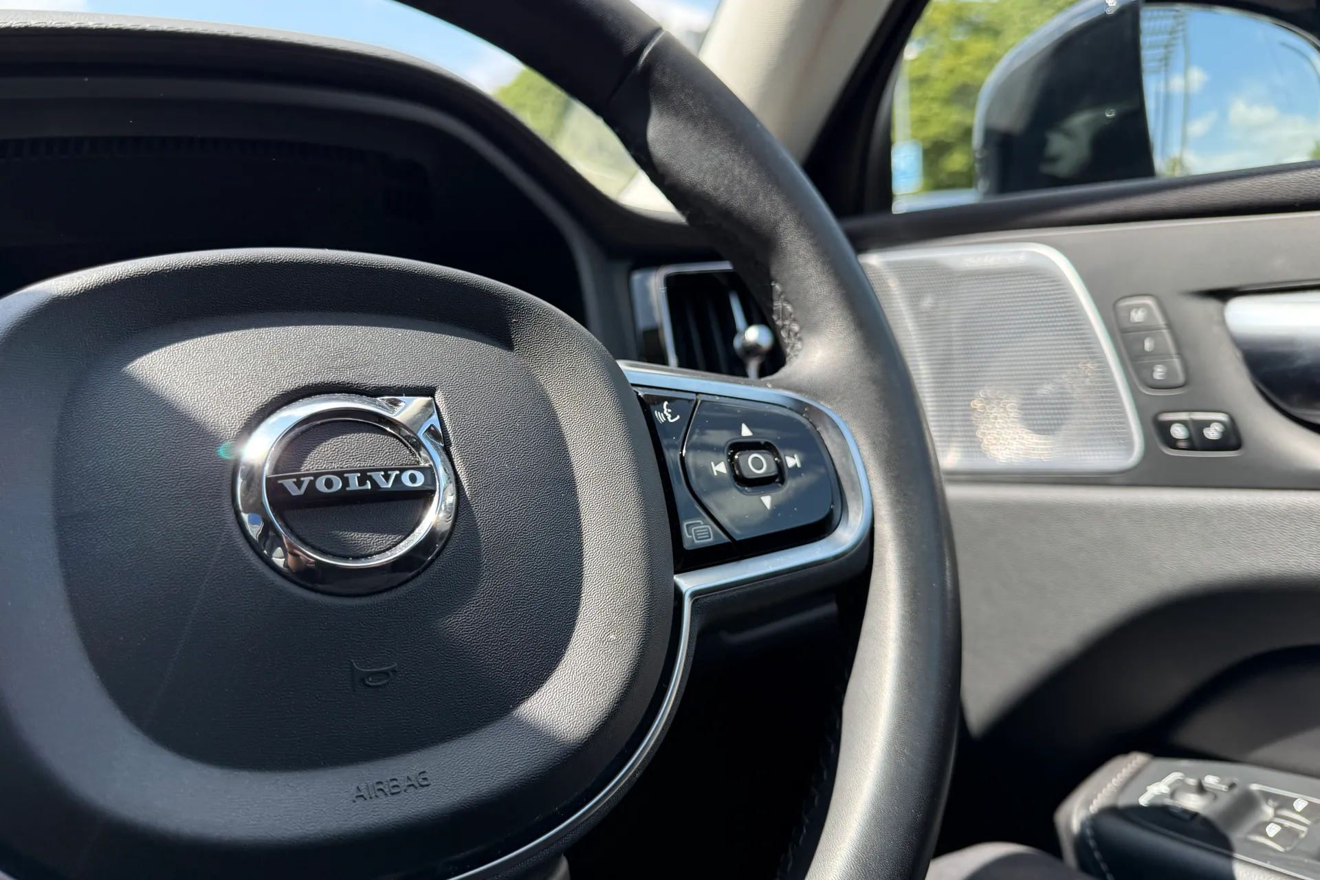 Volvo XC60 thumbnail image number 38