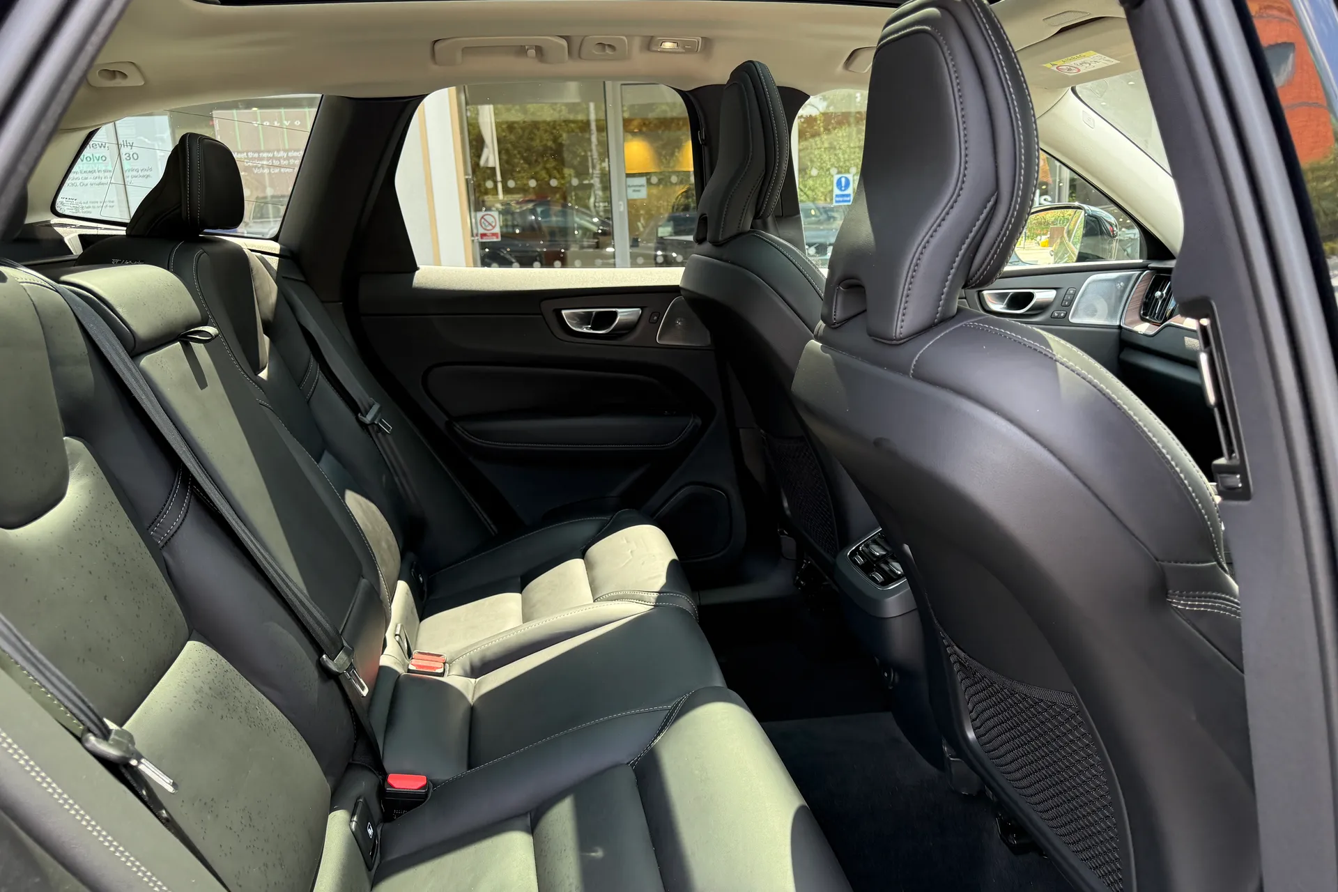 Volvo XC60 thumbnail image number 24