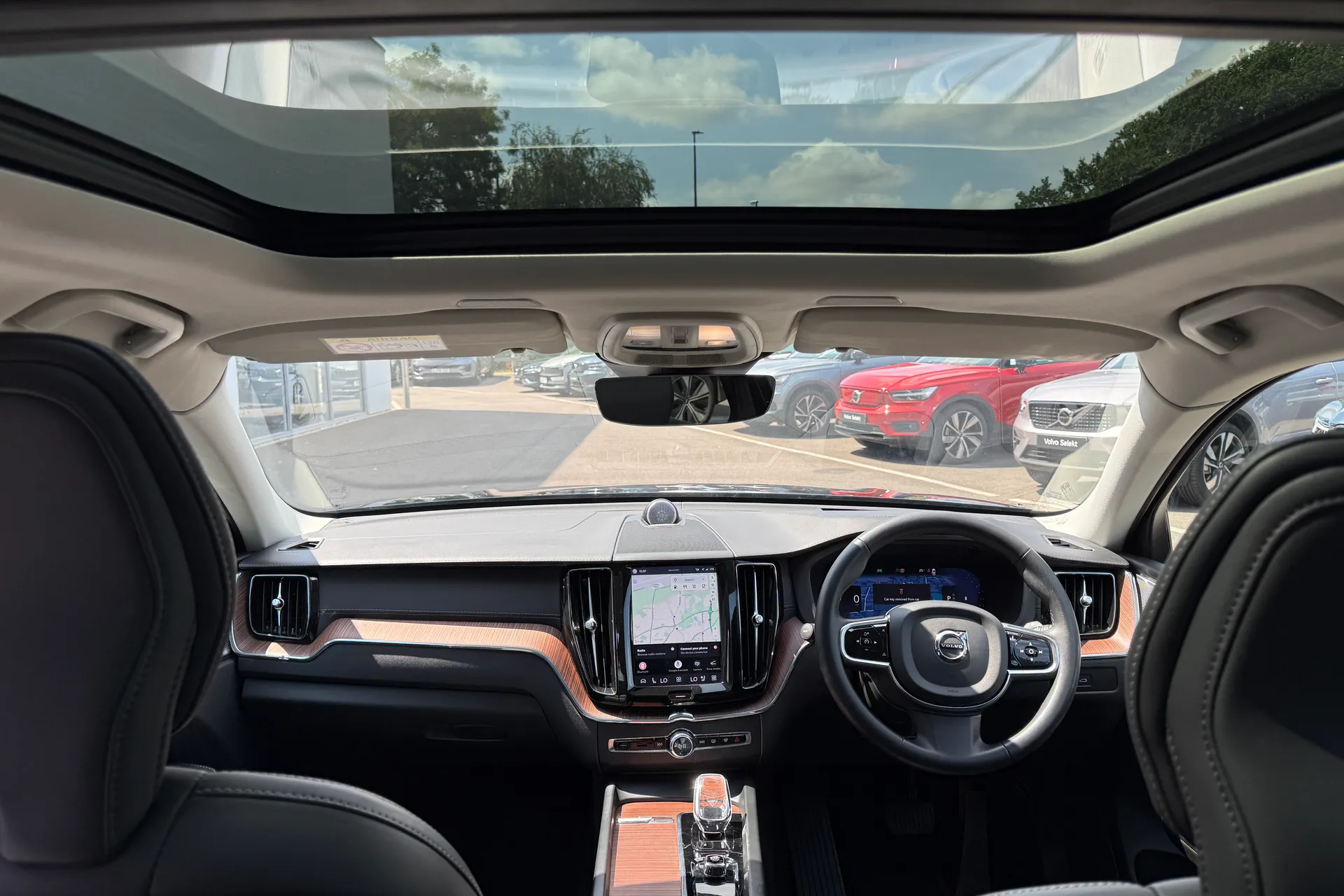 Volvo XC60 thumbnail image number 3
