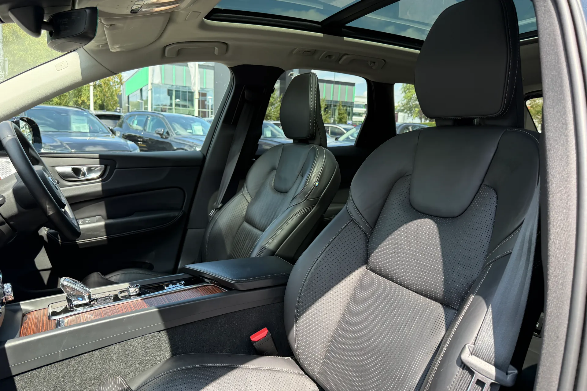 Volvo XC60 thumbnail image number 29