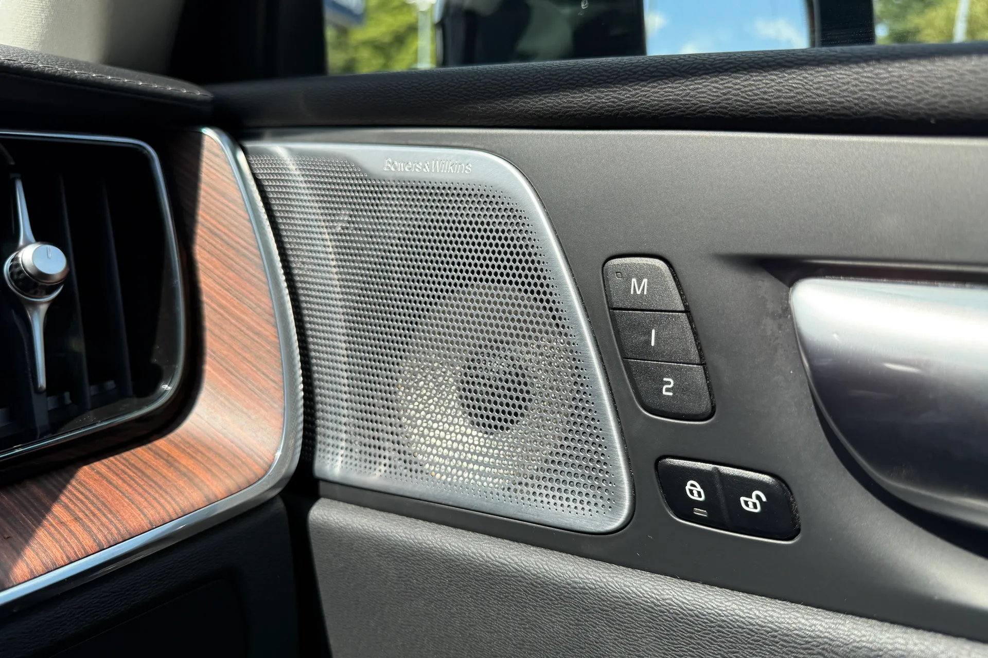 Volvo XC60 thumbnail image number 45