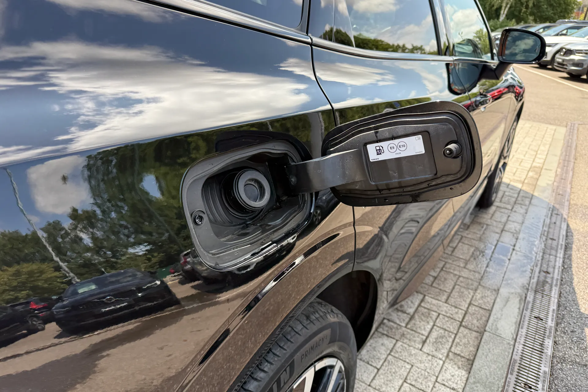 Volvo XC60 thumbnail image number 17