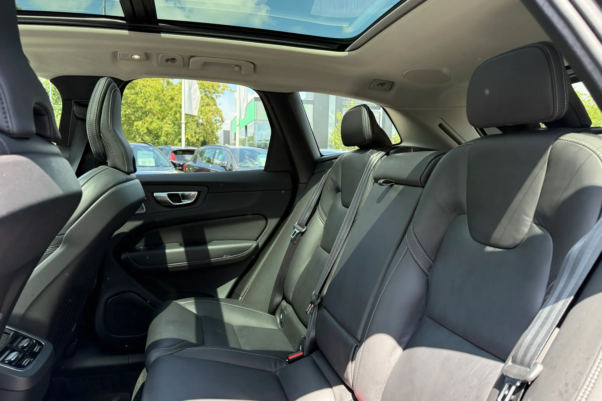 Volvo XC60 thumbnail image number 32