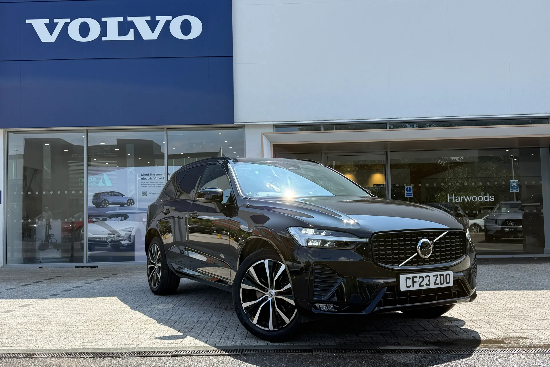 Volvo XC60 focused image