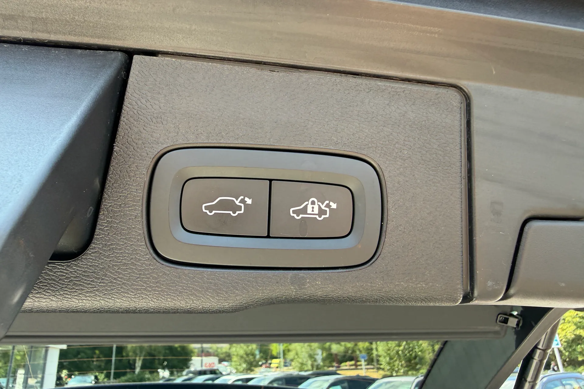 Volvo XC60 thumbnail image number 22