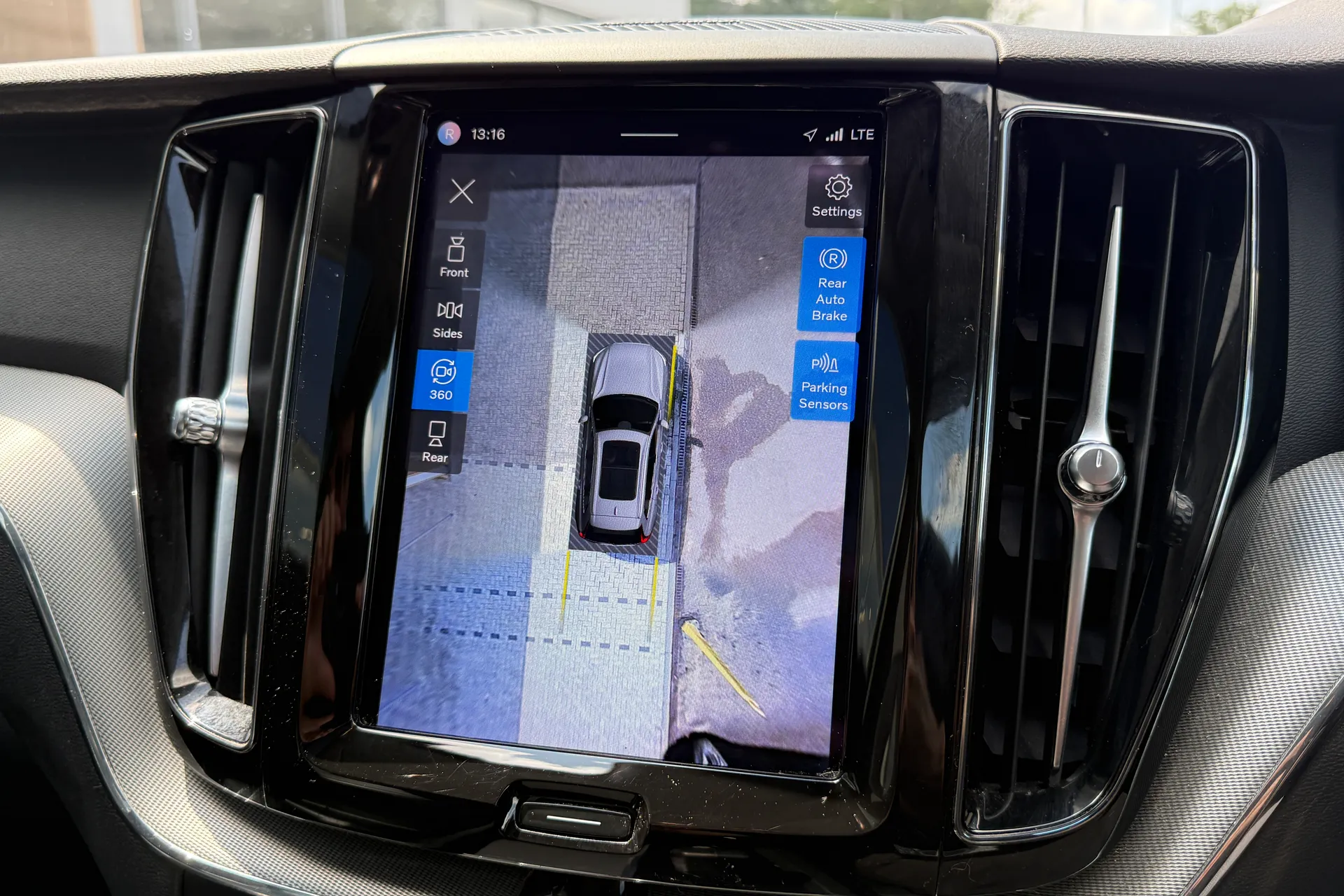 Volvo XC60 thumbnail image number 4