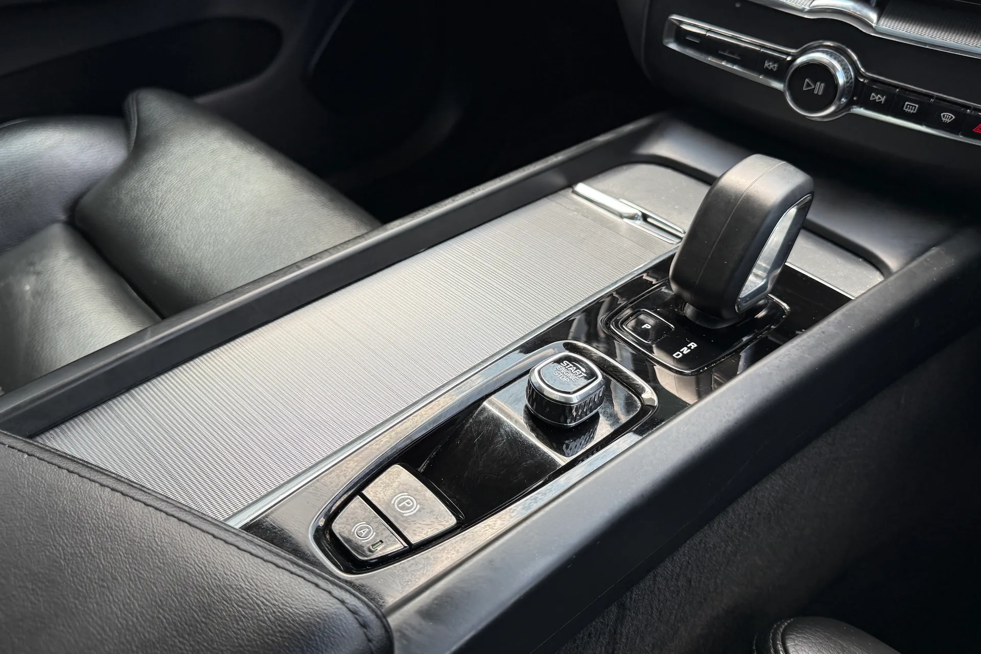 Volvo XC60 thumbnail image number 45