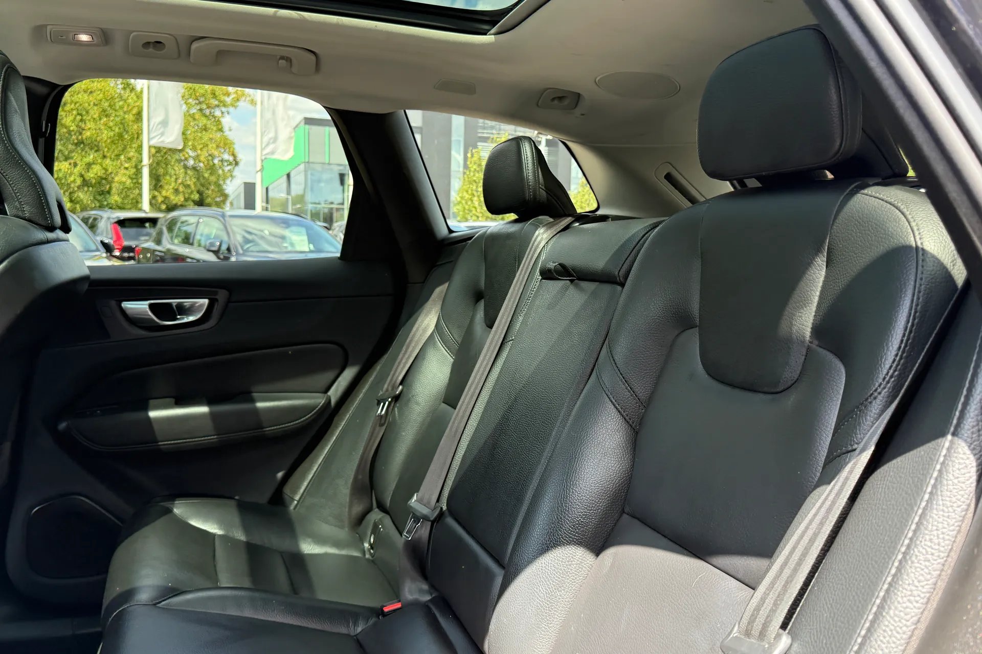 Volvo XC60 thumbnail image number 32