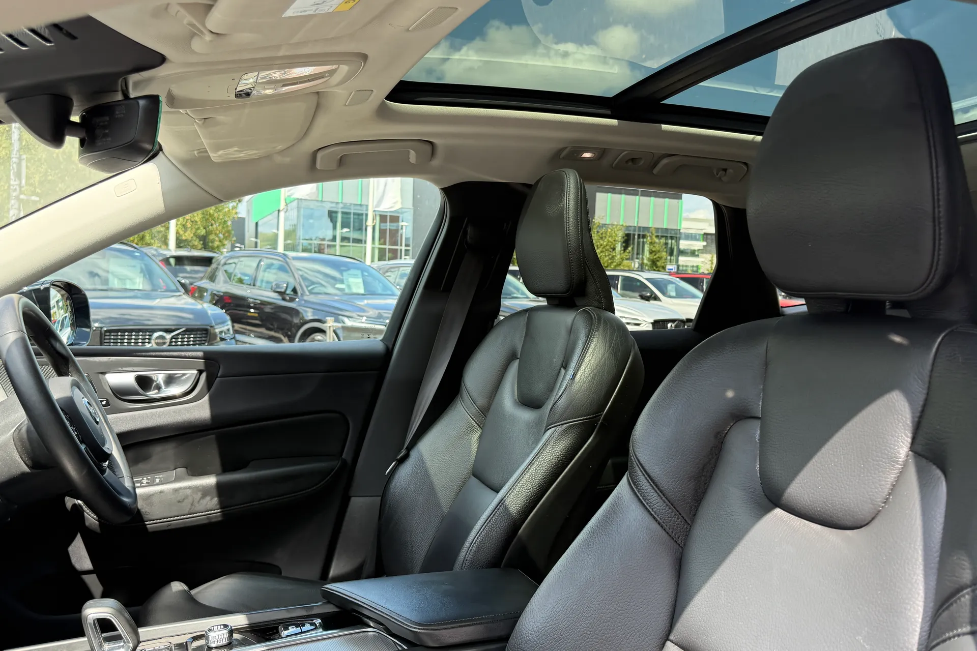 Volvo XC60 thumbnail image number 29