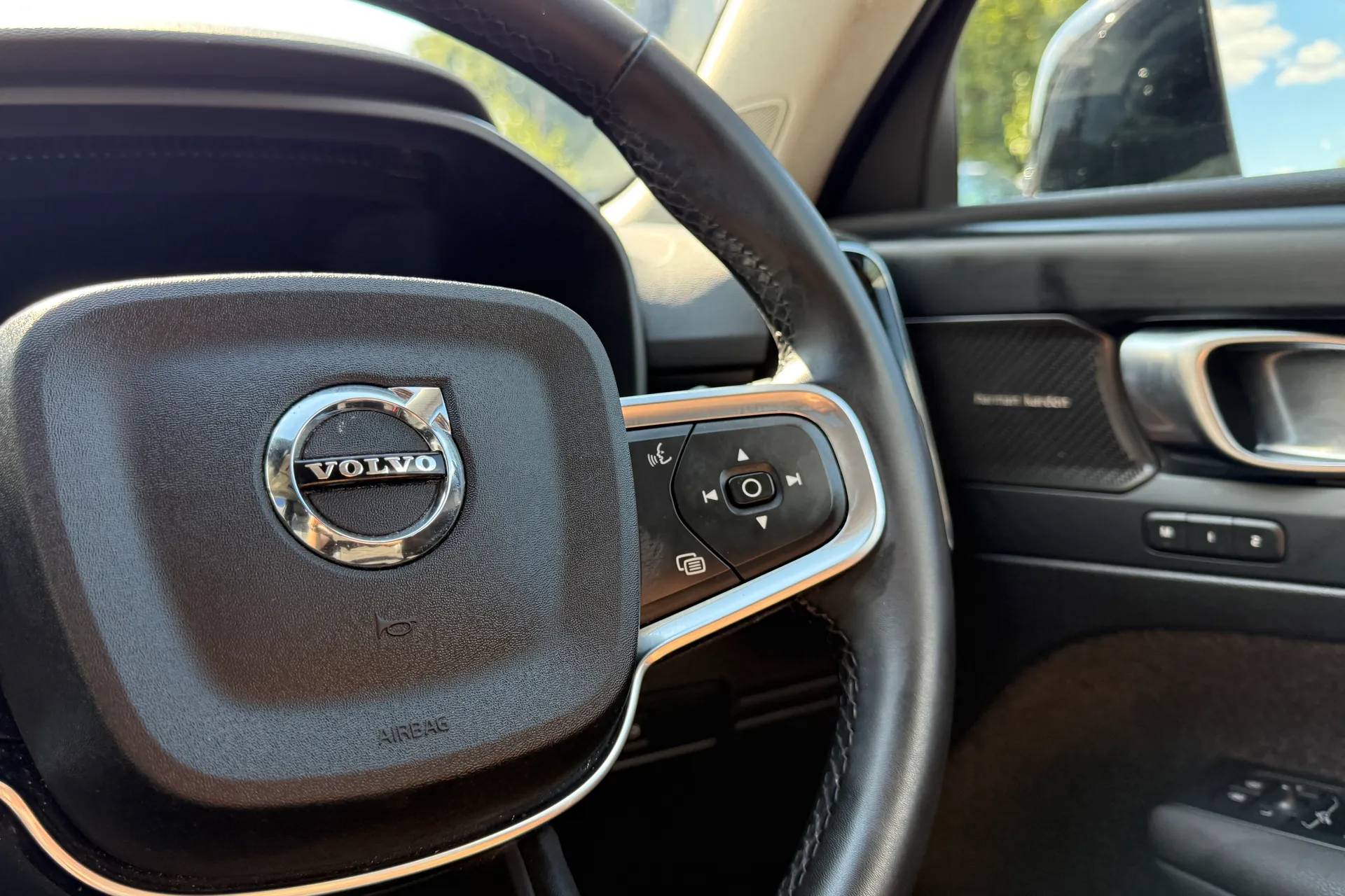 Volvo XC40 thumbnail image number 36