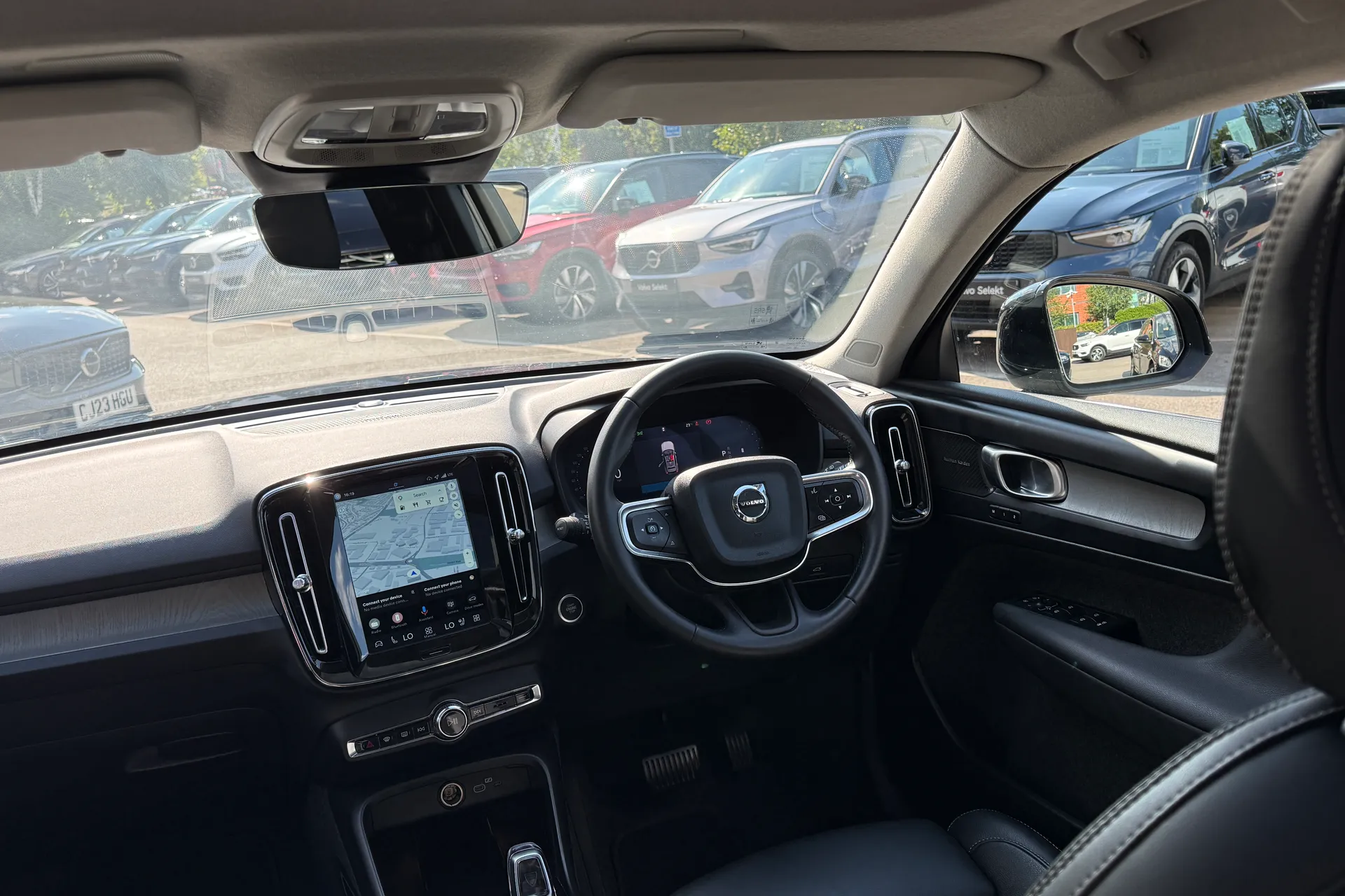 Volvo XC40 thumbnail image number 32