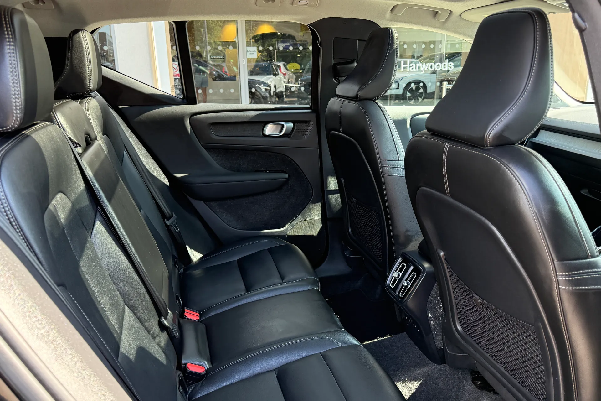 Volvo XC40 thumbnail image number 23