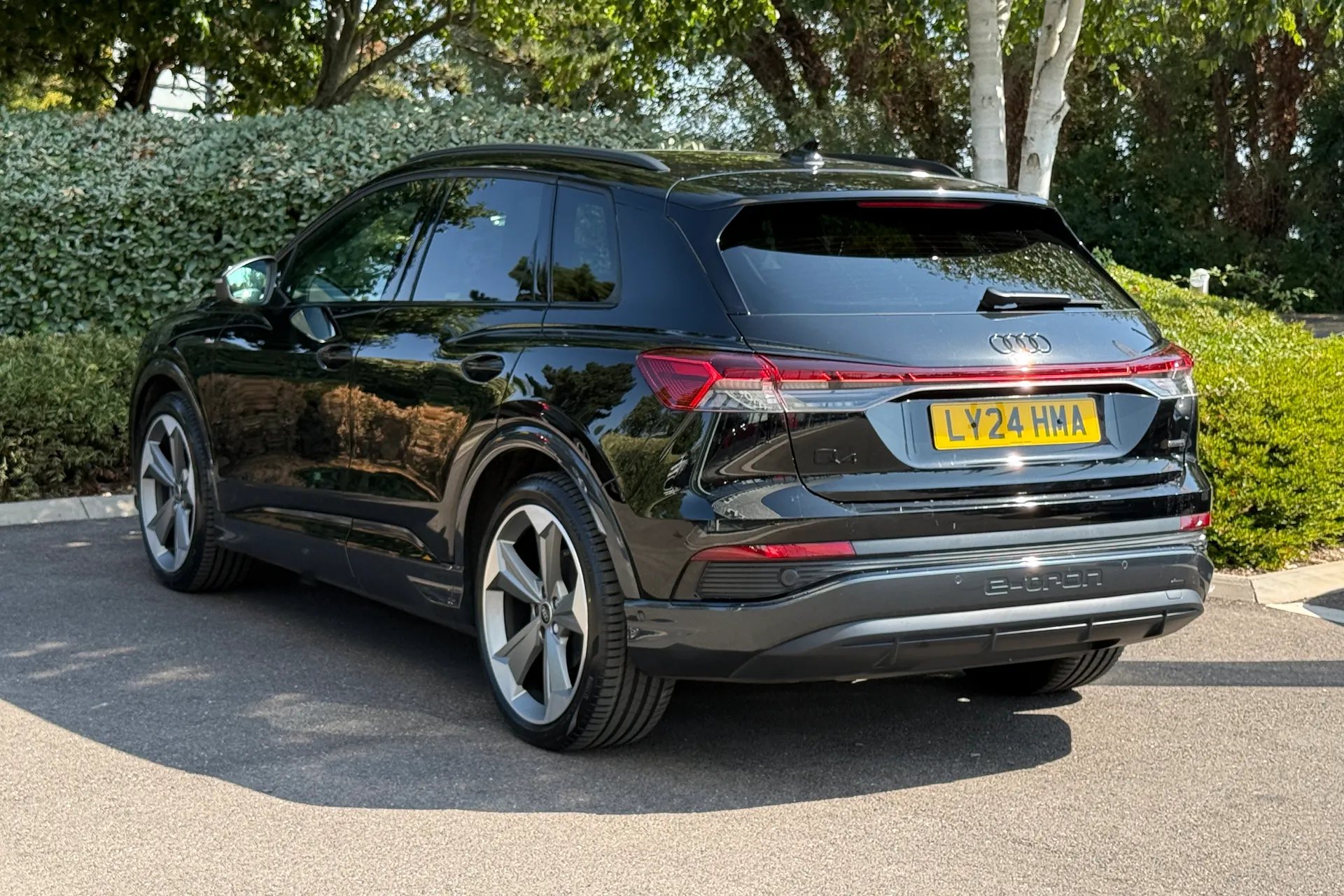 Audi Q4 thumbnail image number 11