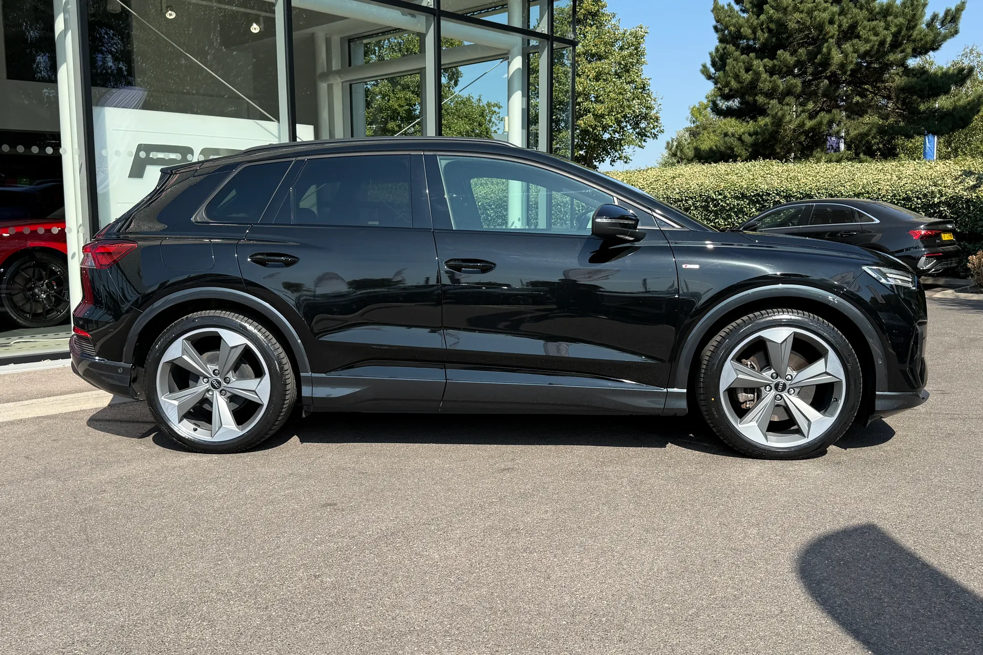 Audi Q4 thumbnail image number 2