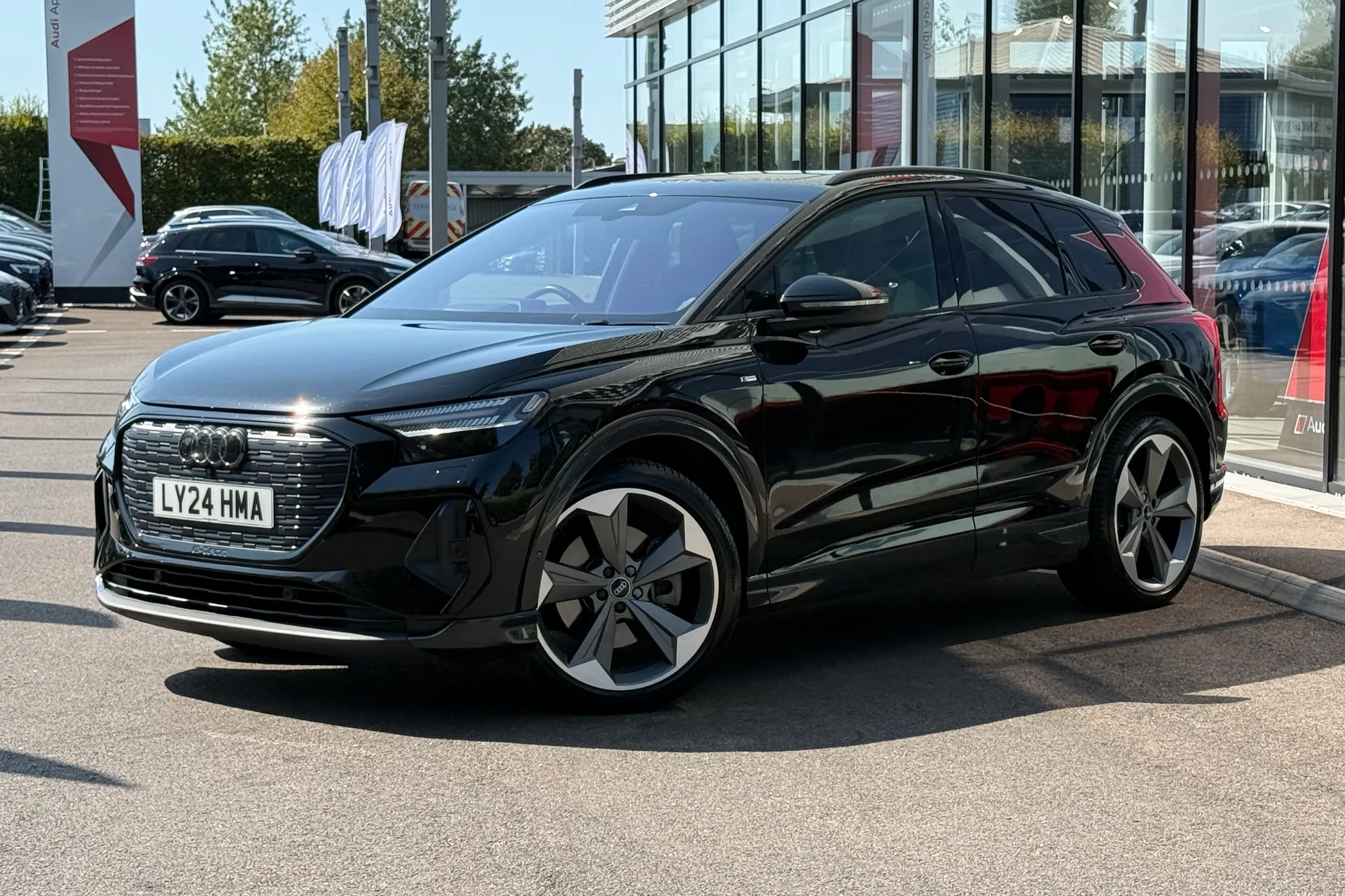 Audi Q4 thumbnail image number 7
