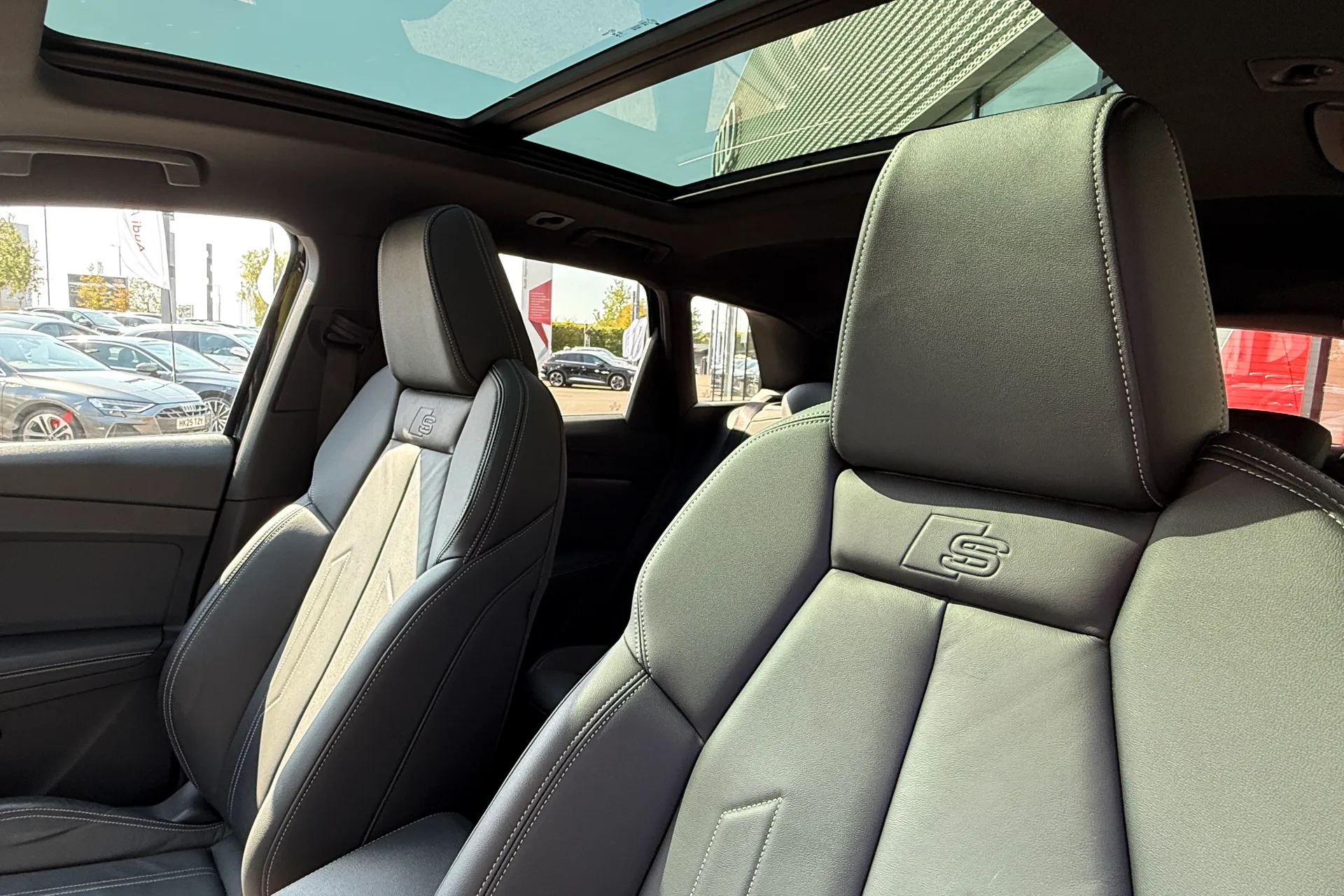 Audi Q4 thumbnail image number 12
