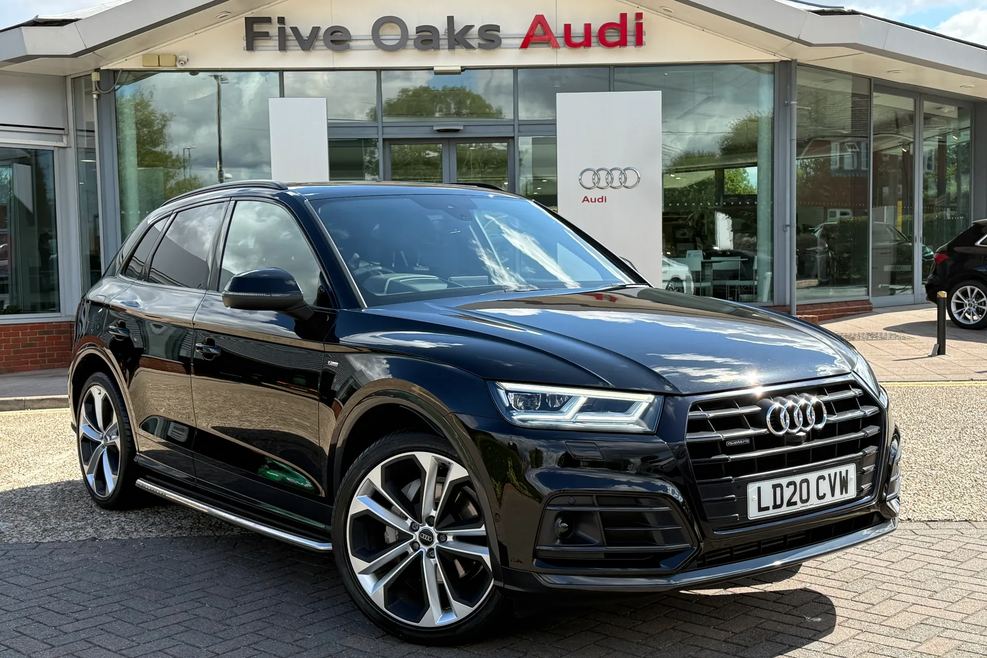 Audi Q5 focused image