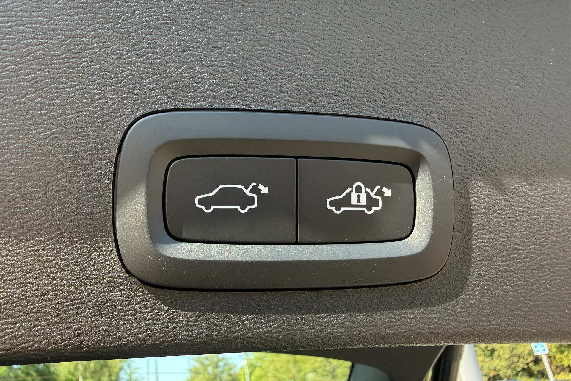 Volvo XC40 thumbnail image number 21