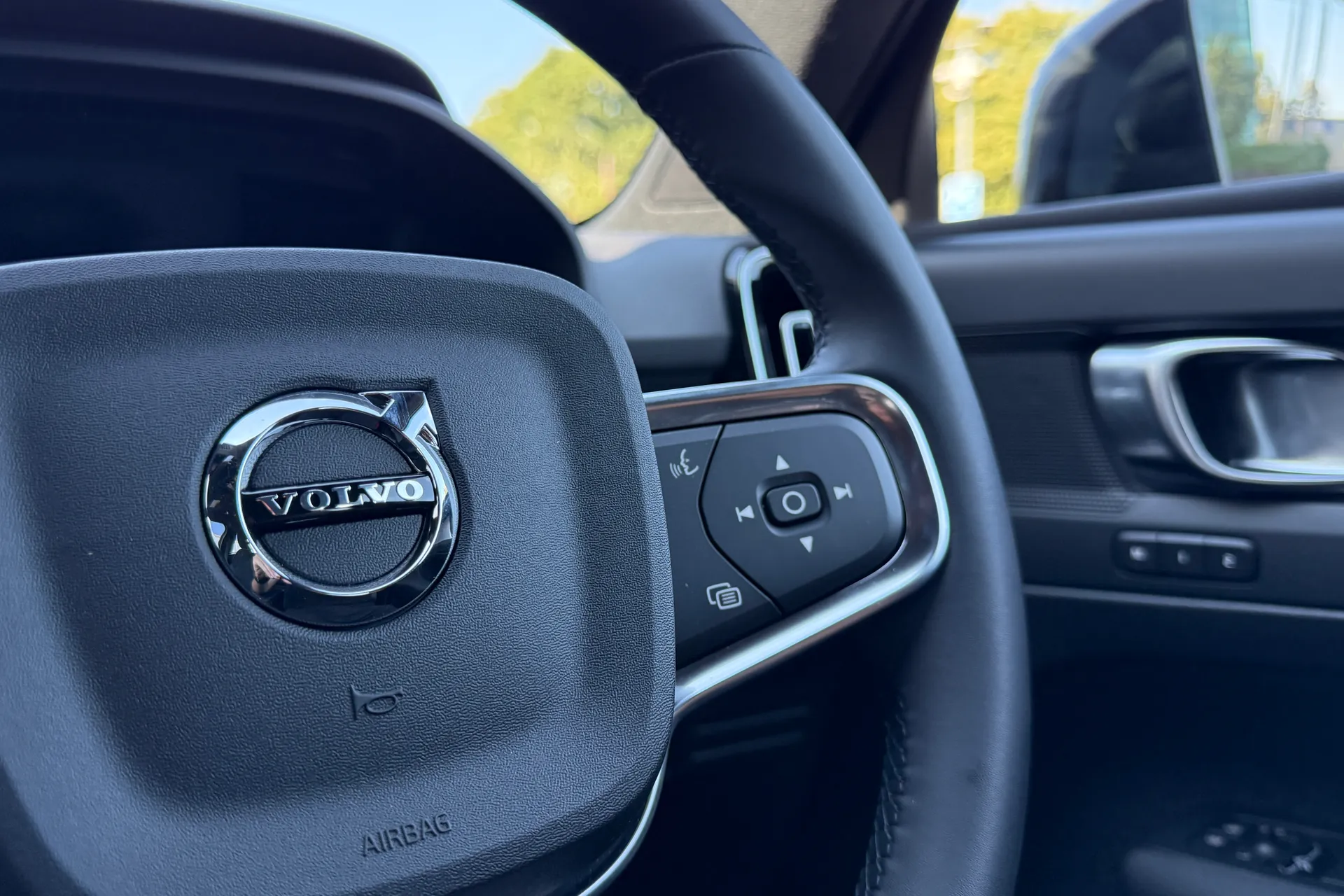 Volvo XC40 thumbnail image number 36