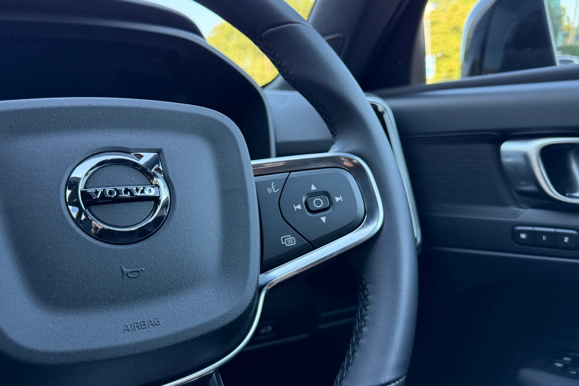 Volvo XC40 thumbnail image number 36