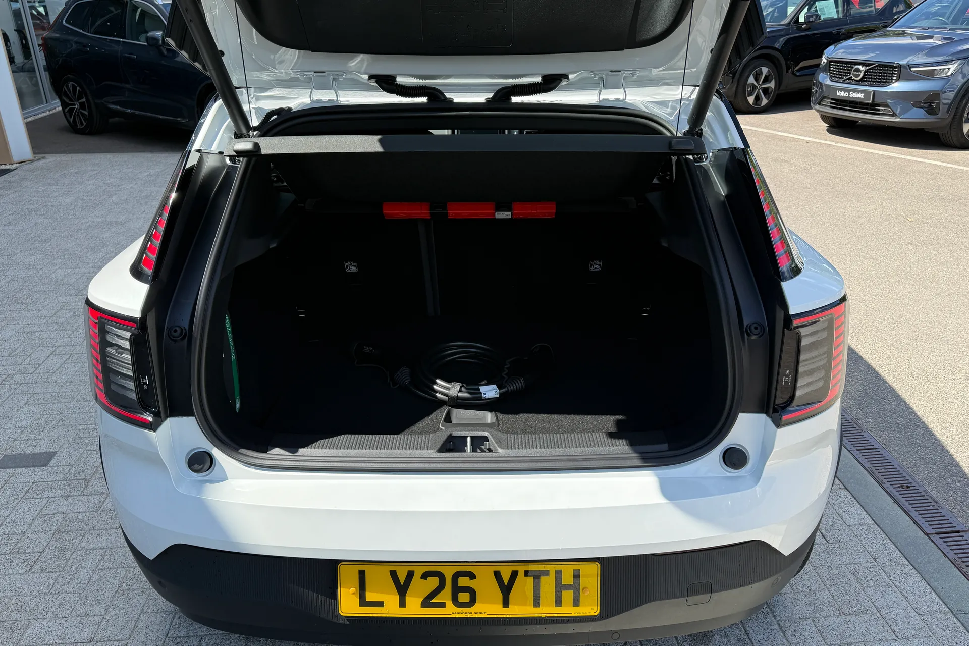 Volvo EX30 thumbnail image number 19