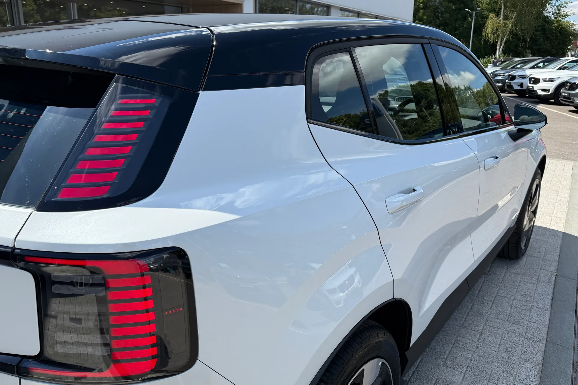 Volvo EX30 thumbnail image number 16