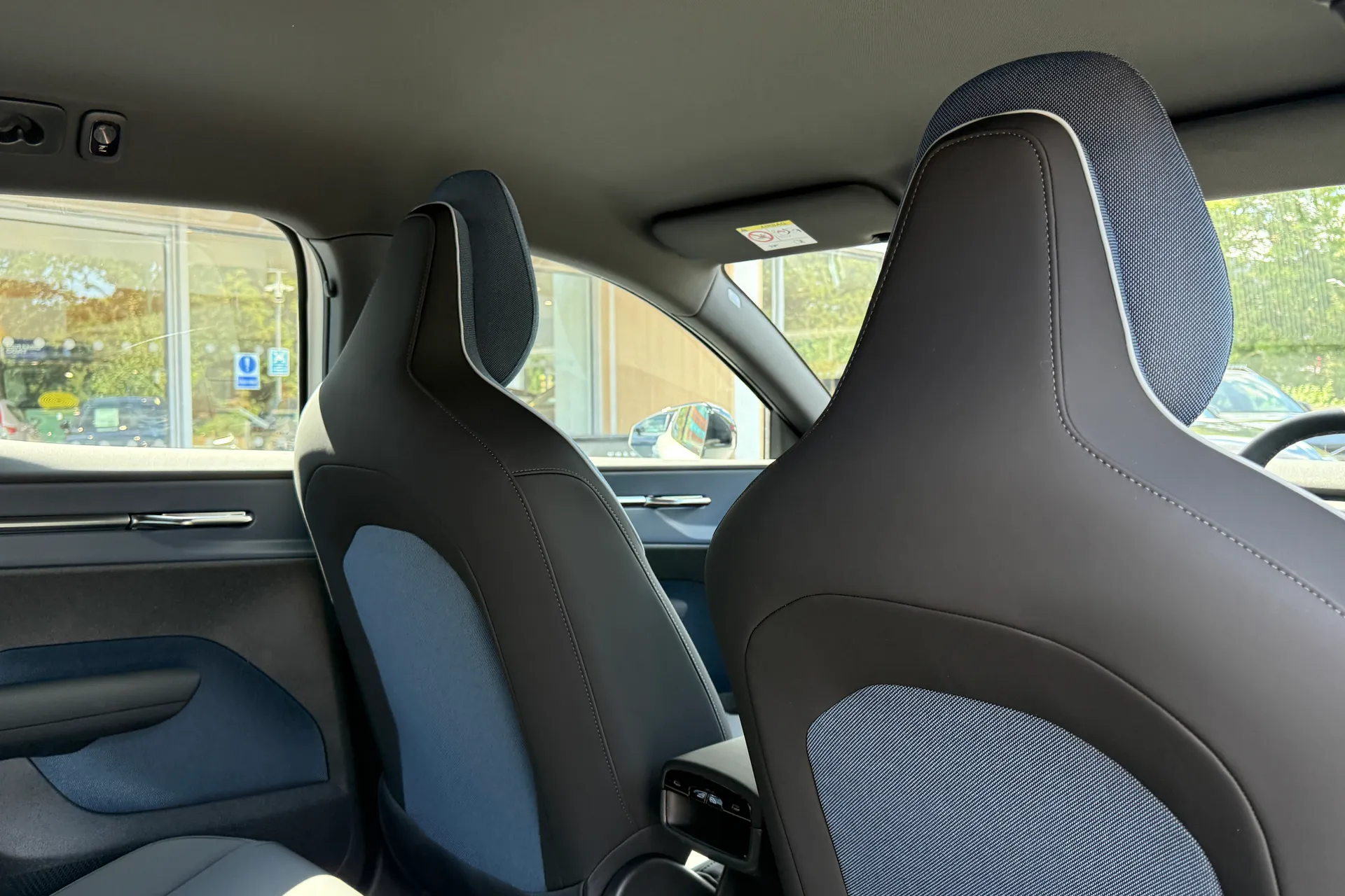 Volvo EX30 thumbnail image number 23