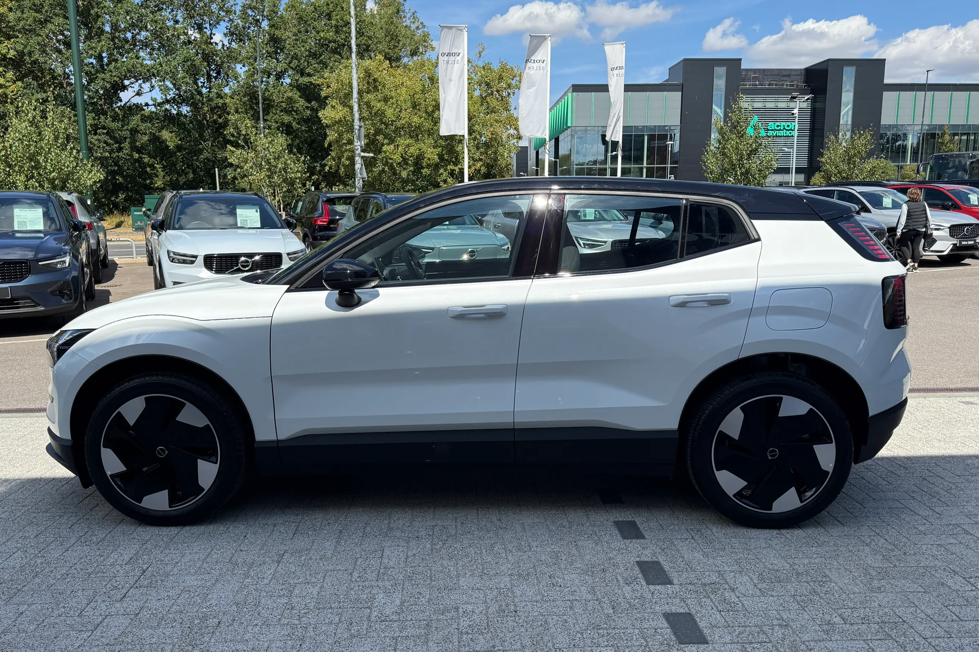 Volvo EX30 thumbnail image number 11