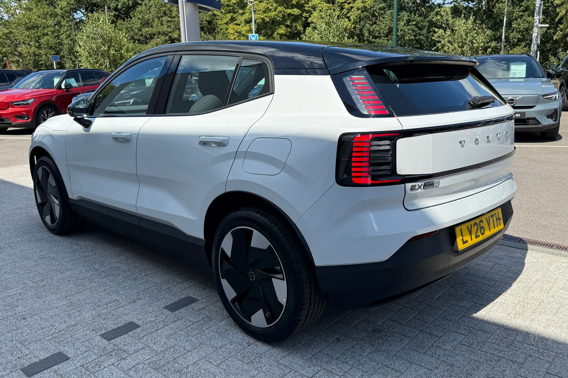 Volvo EX30 thumbnail image number 10