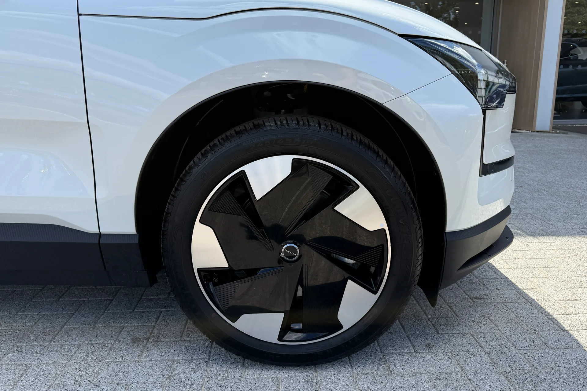 Volvo EX30 thumbnail image number 14