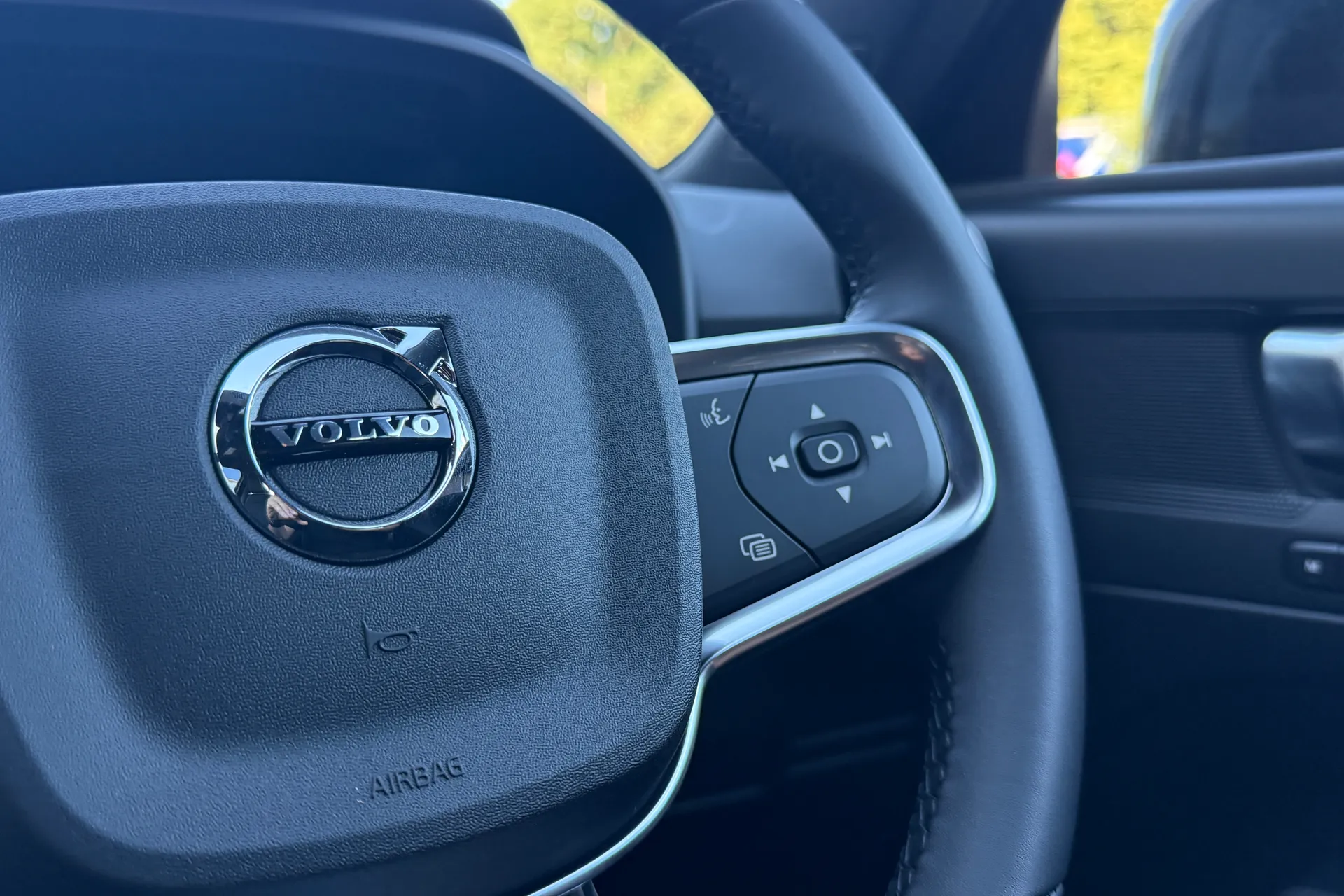 Volvo XC40 thumbnail image number 36