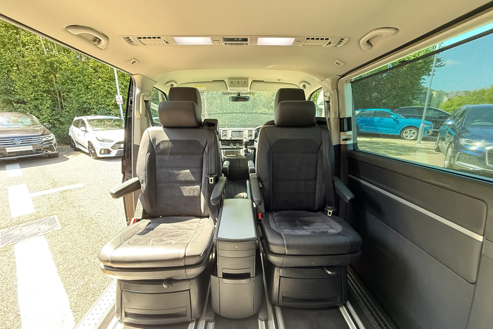 VOLKSWAGEN CARAVELLE thumbnail image number 39