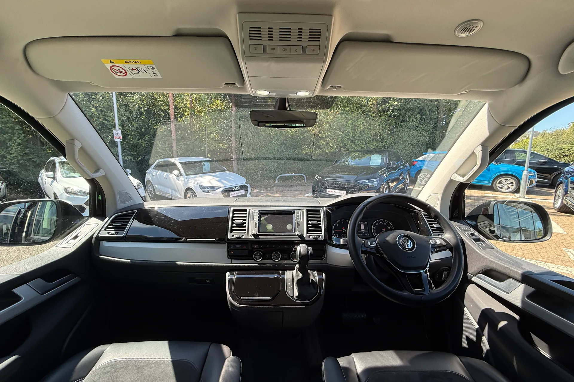 VOLKSWAGEN CARAVELLE thumbnail image number 3